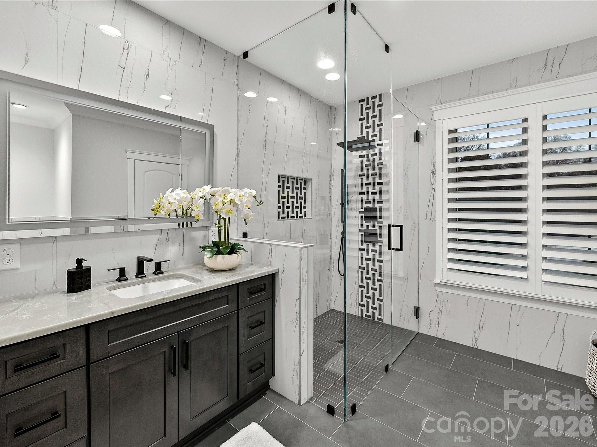 18014 Whispering Oaks Drive Property Photo 33