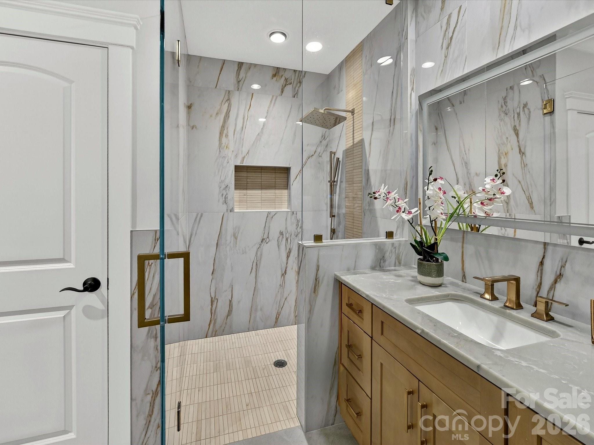 18014 Whispering Oaks Drive Property Photo 35