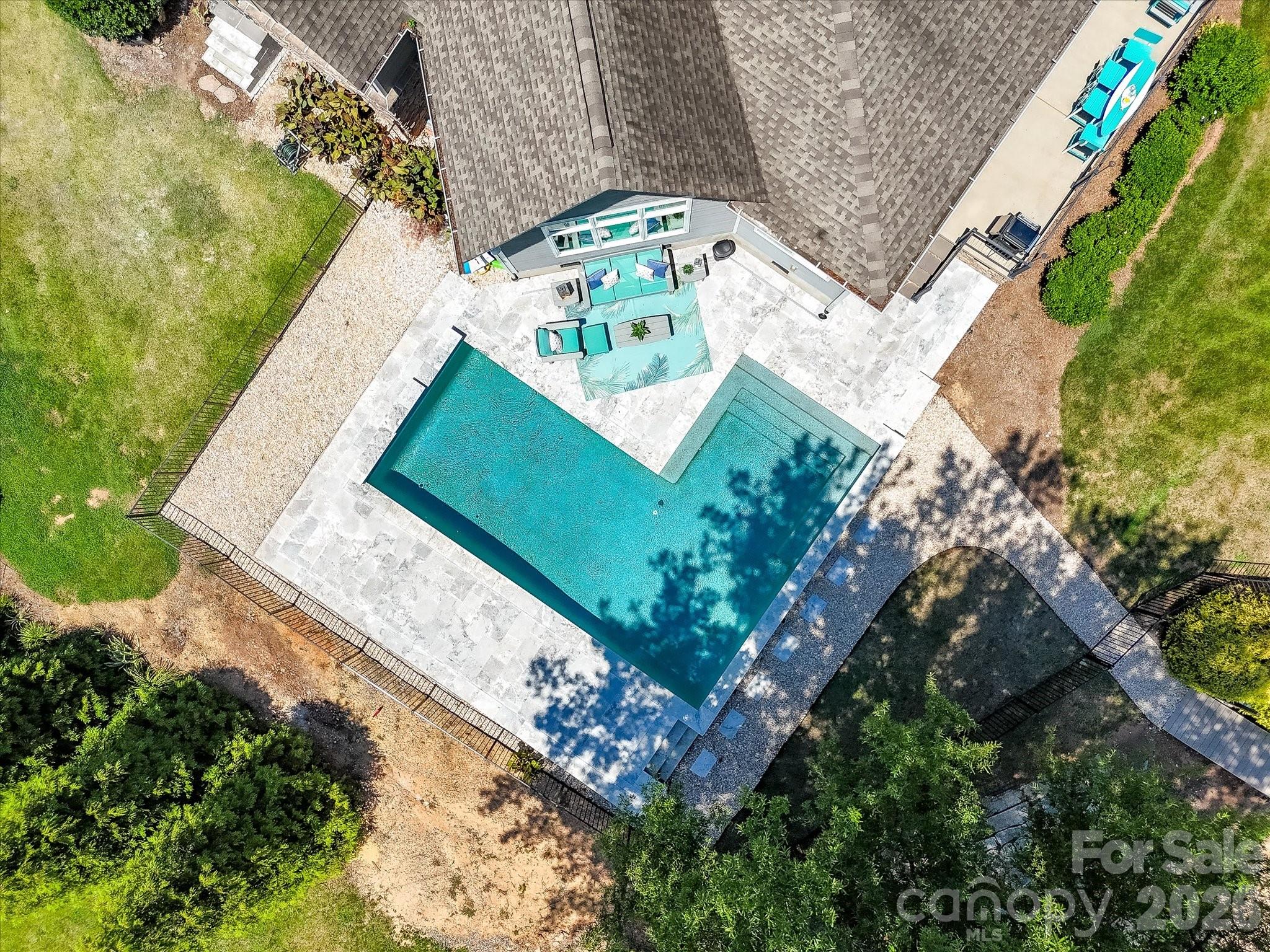 18014 Whispering Oaks Drive Property Photo 40