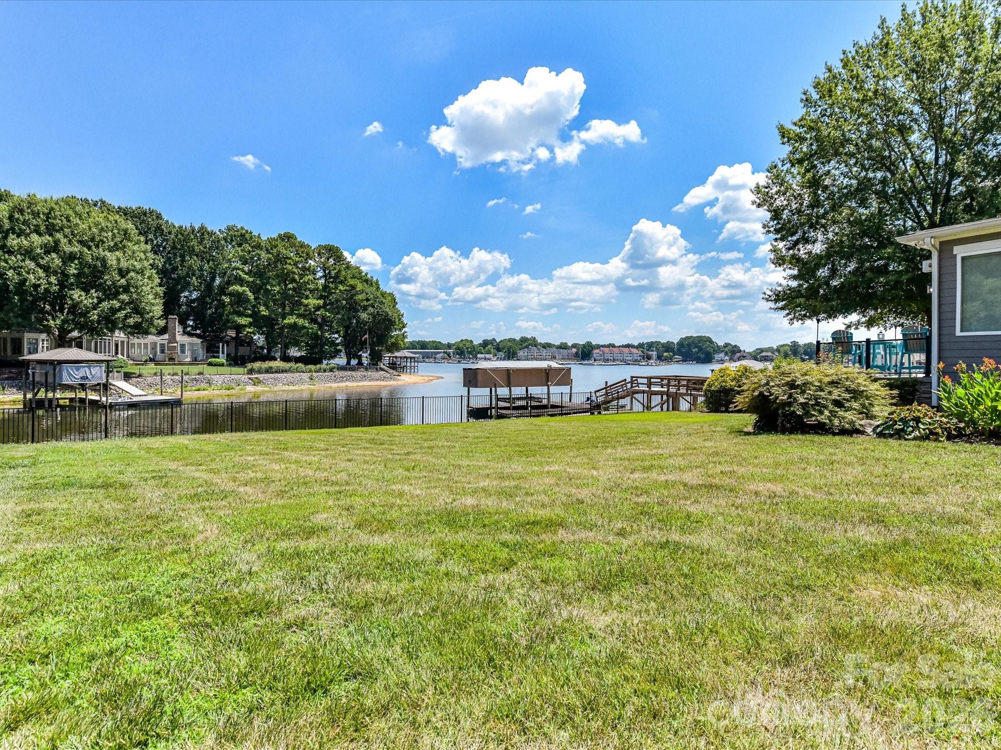 18014 Whispering Oaks Drive Property Photo 44