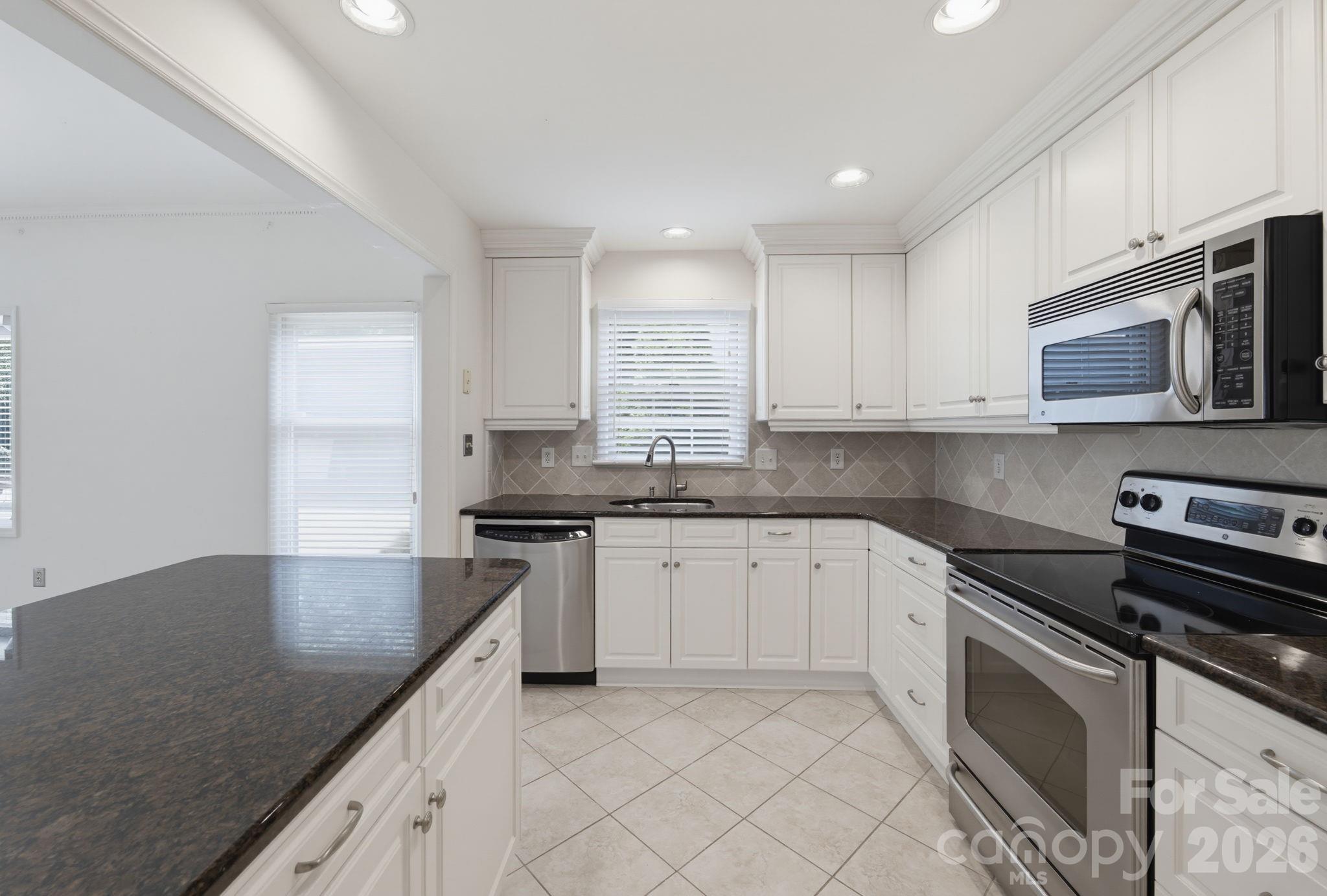 1016 Queens Road A Property Photo 2