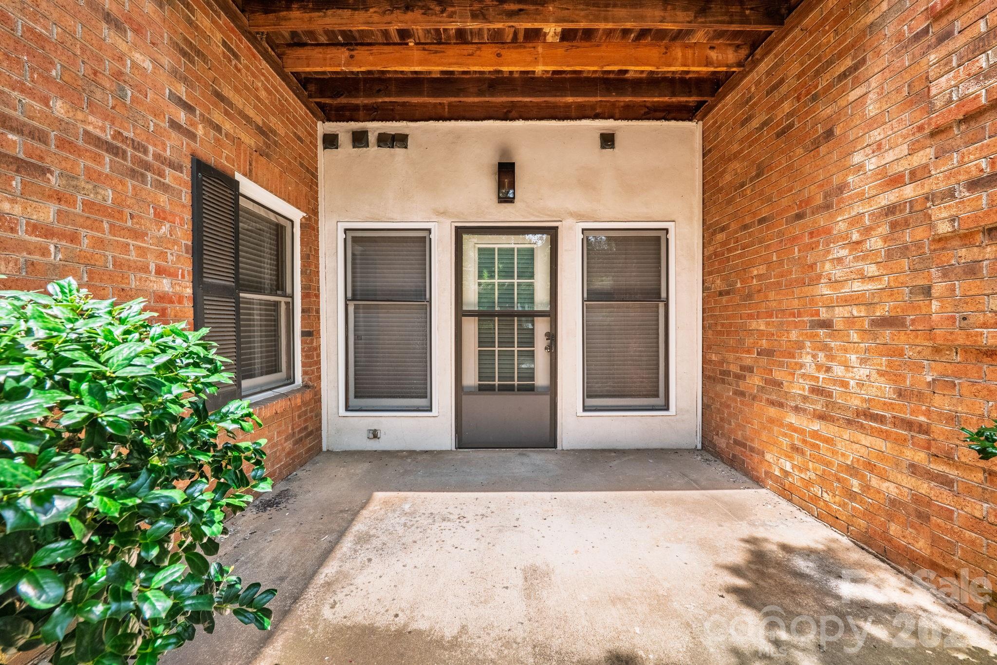 1016 Queens Road A Property Photo 23