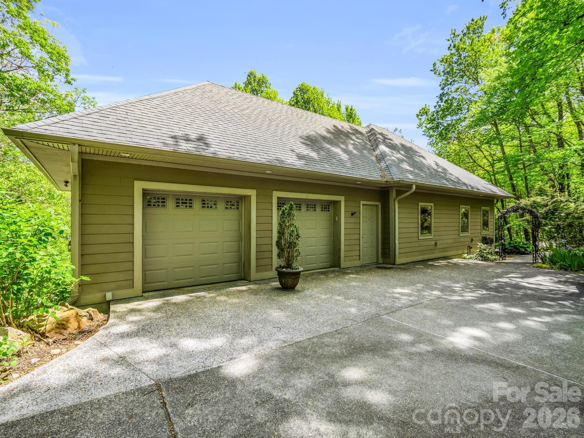 30 Laurel Branch Drive Property Photo 4