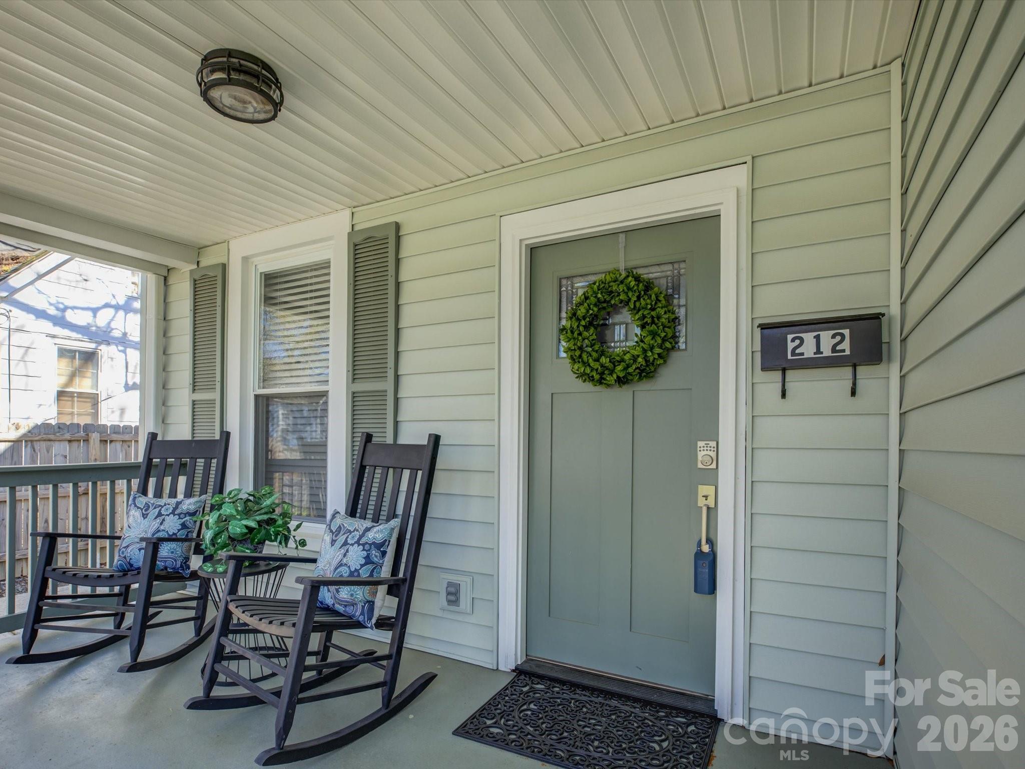 212 N Lee Street Property Photo 5