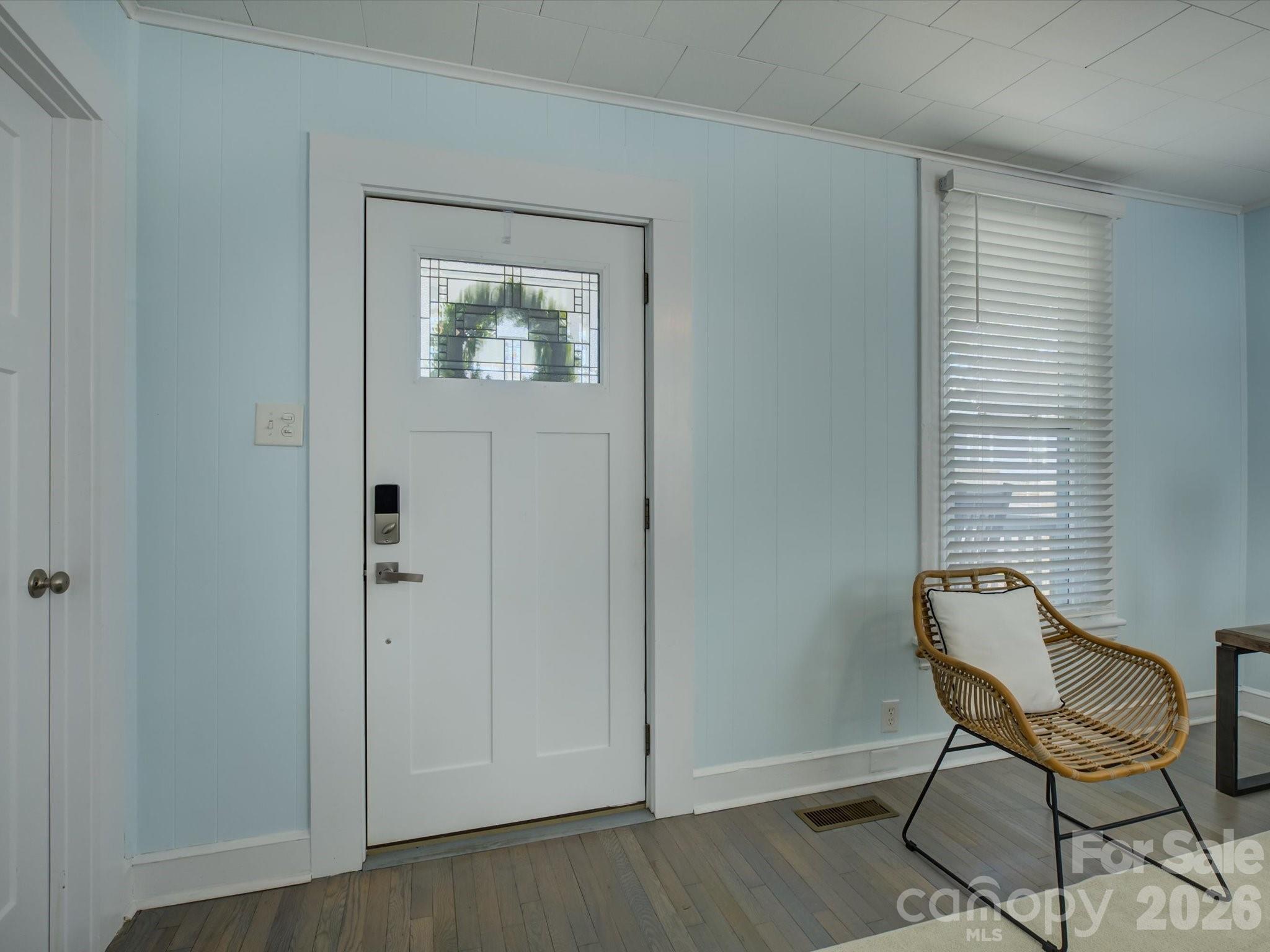 212 N Lee Street Property Photo 6