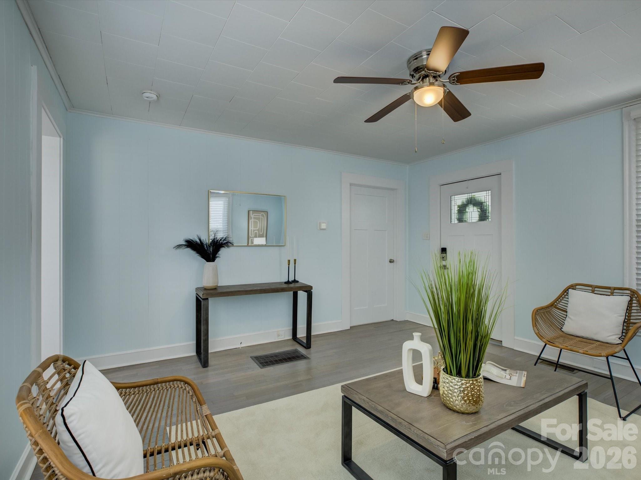 212 N Lee Street Property Photo 10