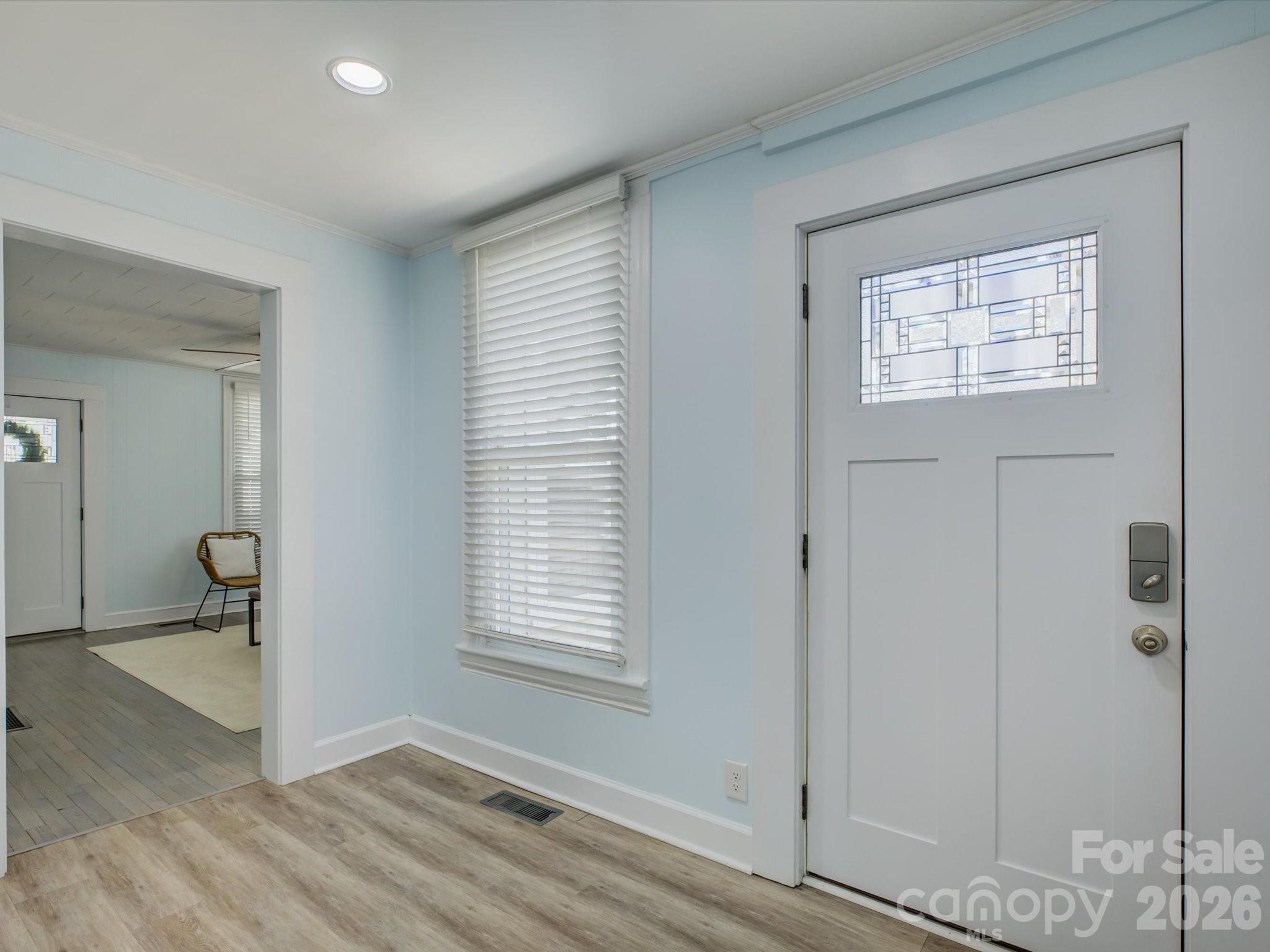 212 N Lee Street Property Photo 15