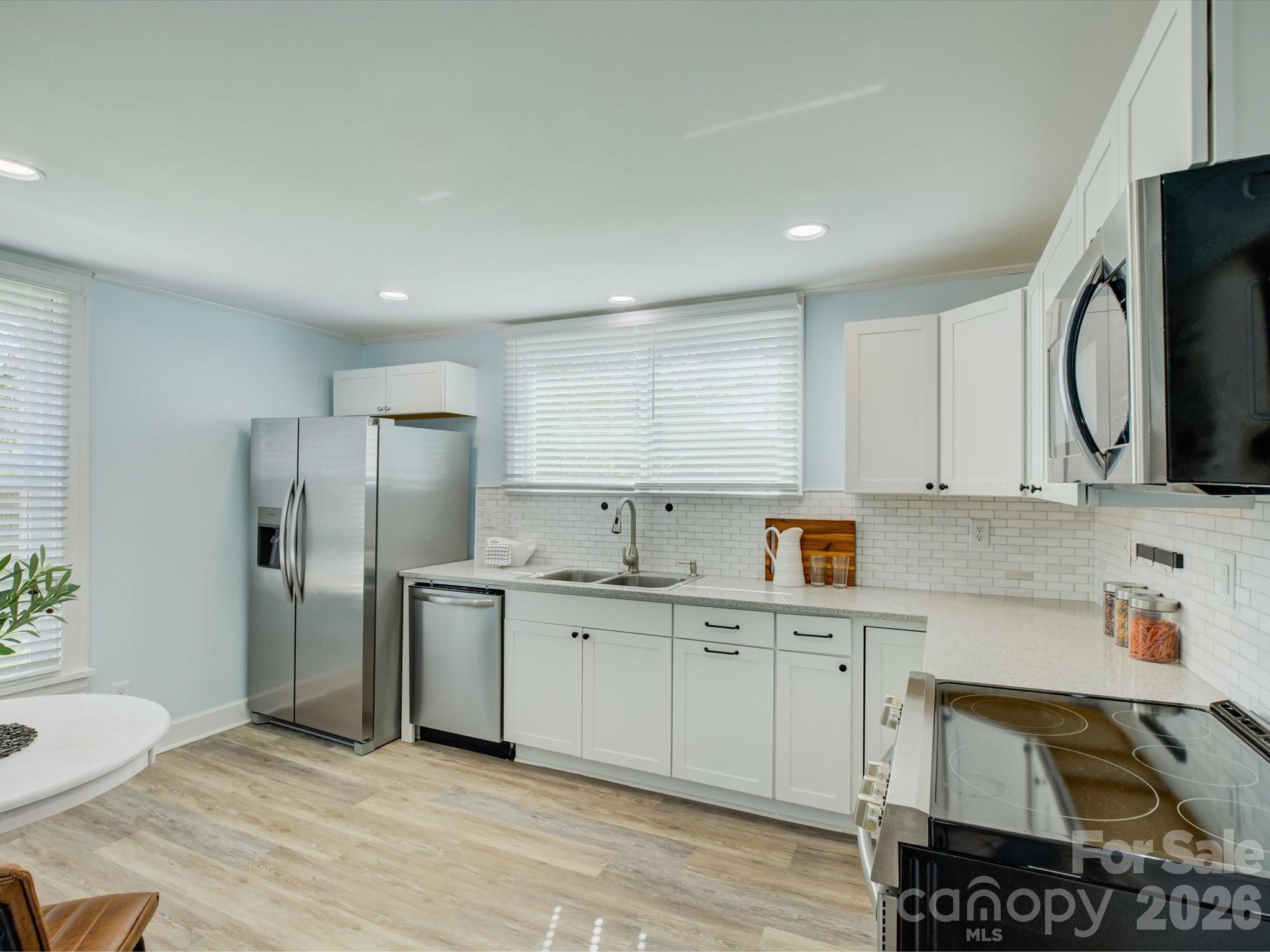 212 N Lee Street Property Photo 24