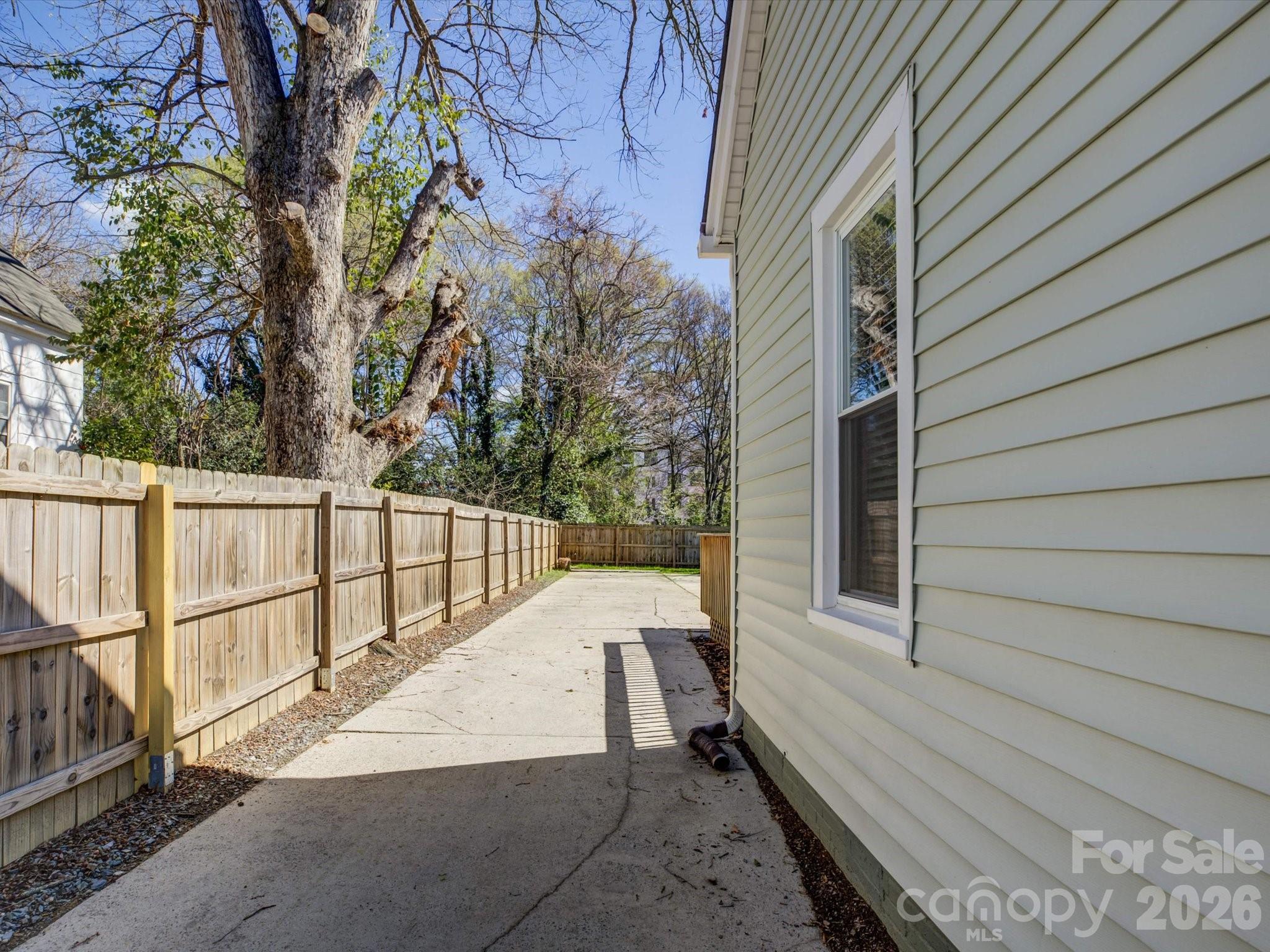 212 N Lee Street Property Photo 30