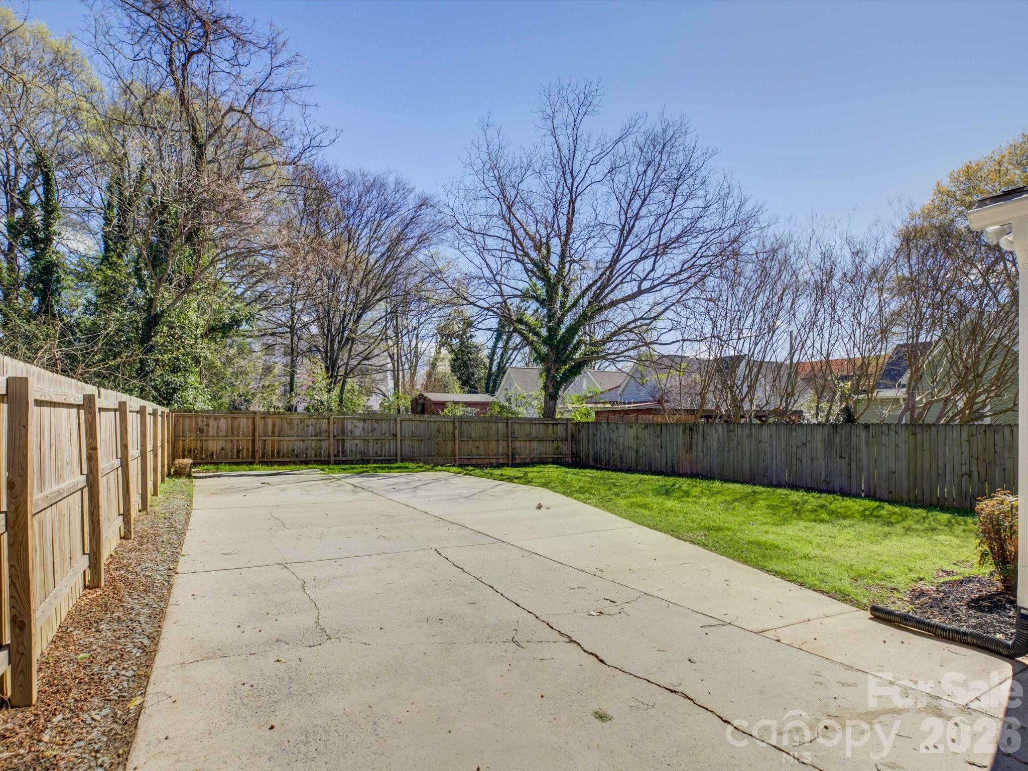 212 N Lee Street Property Photo 34