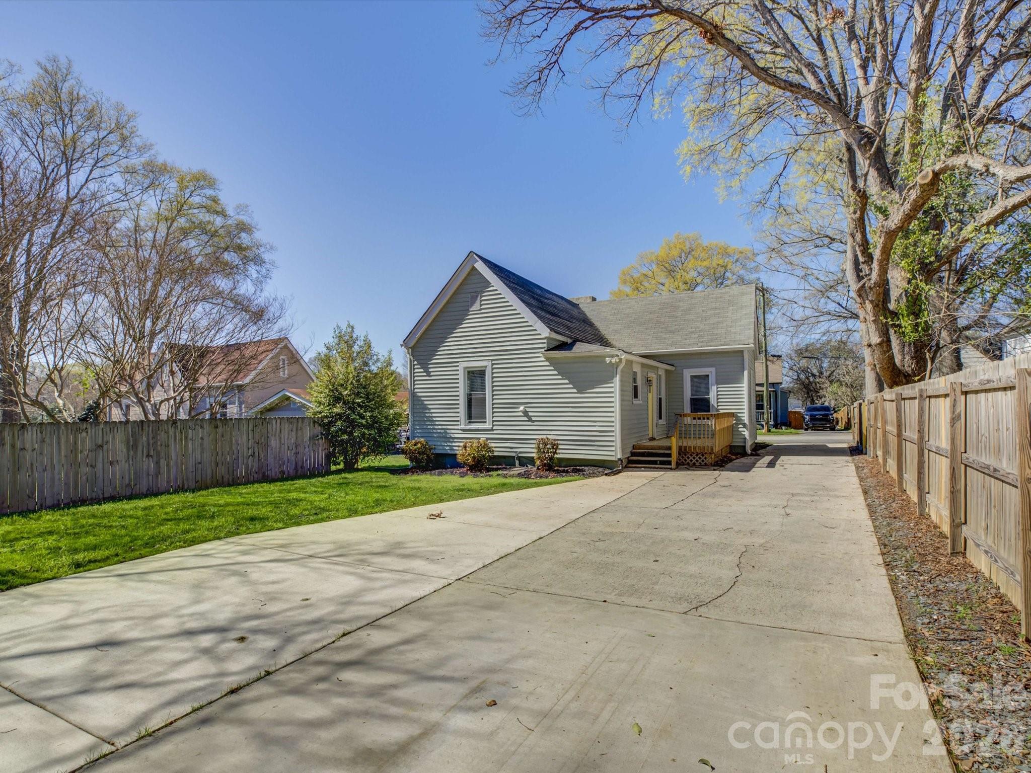 212 N Lee Street Property Photo 35