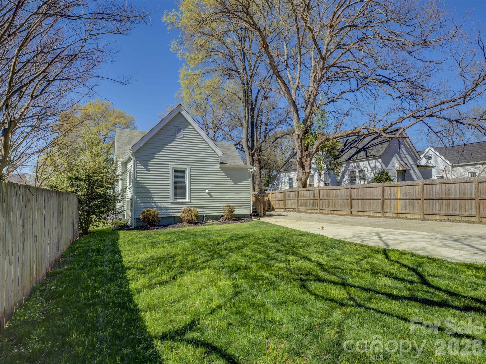 212 N Lee Street Property Photo 36