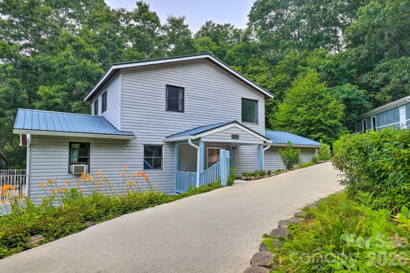 553 Deep Gap Road Property Photo 2