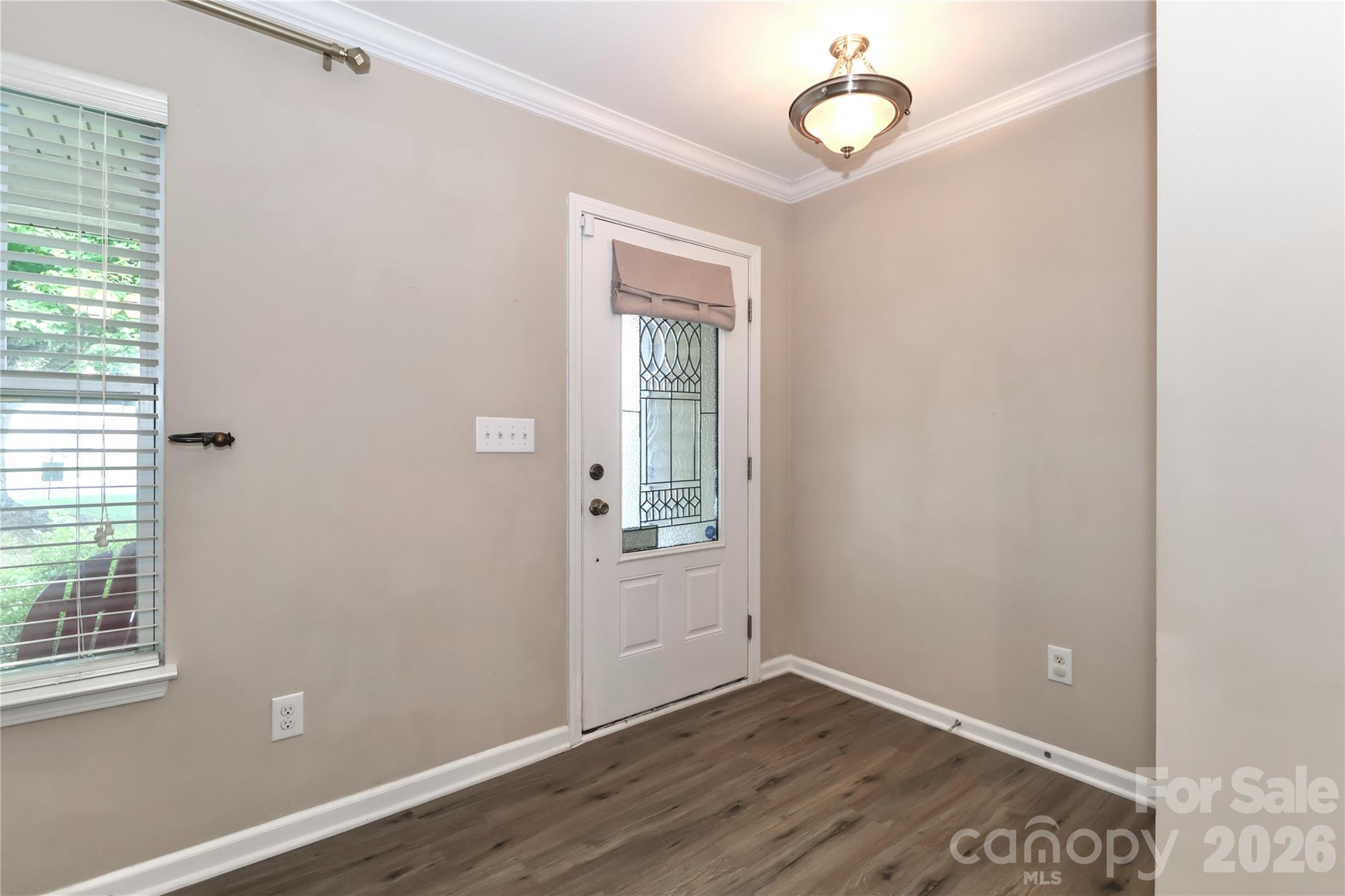 1123 Valley Street Property Photo 5