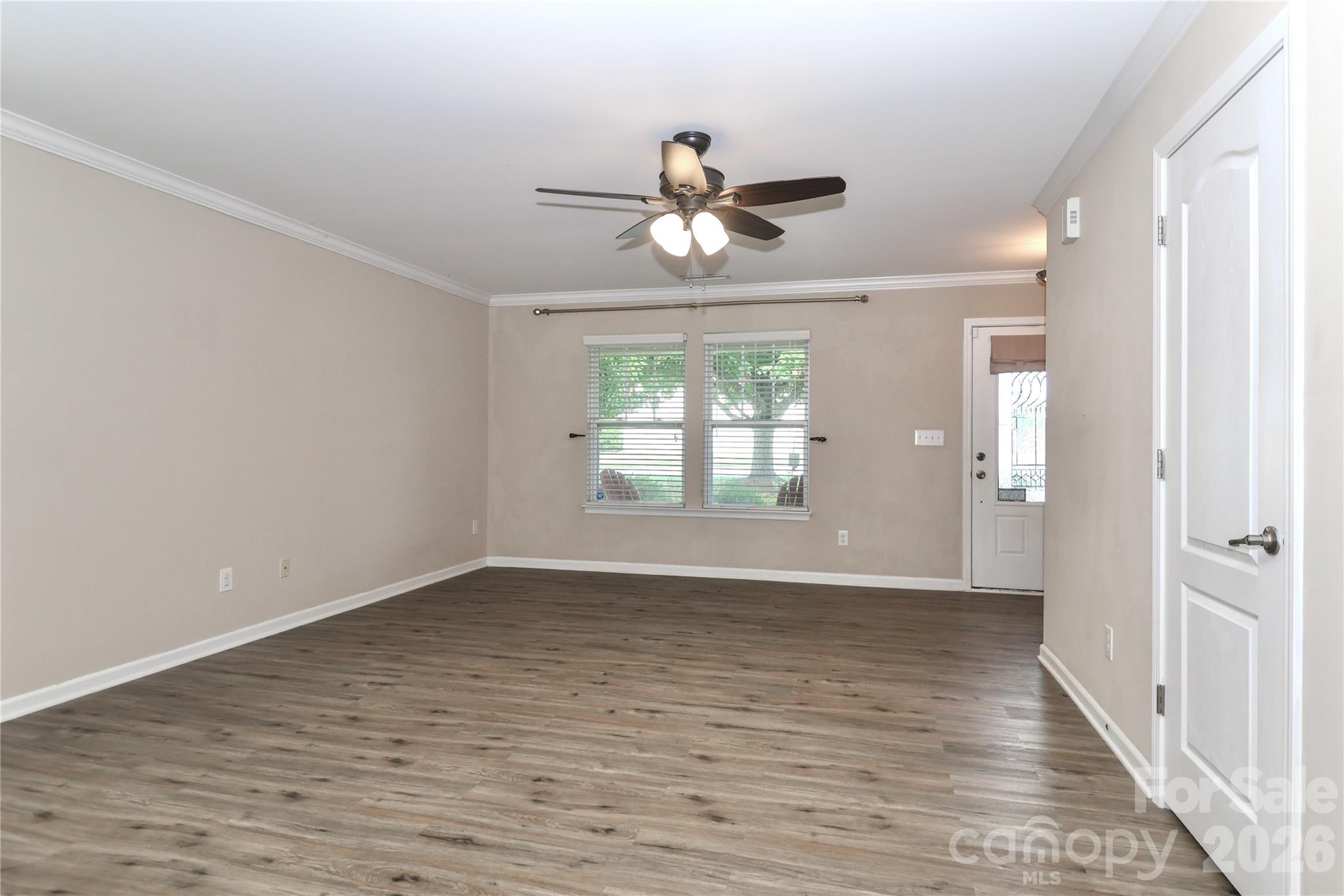 1123 Valley Street Property Photo 9