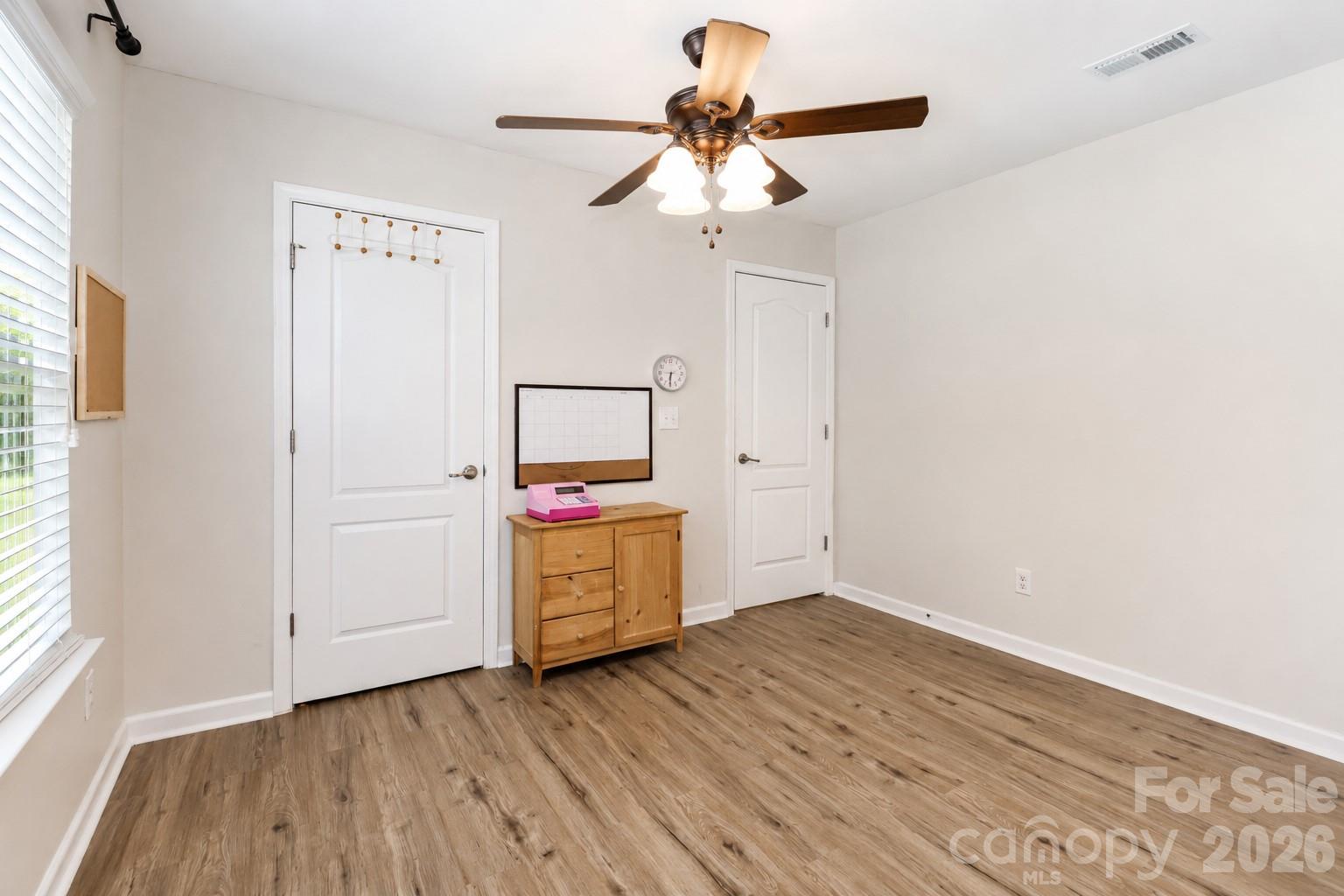 1123 Valley Street Property Photo 32
