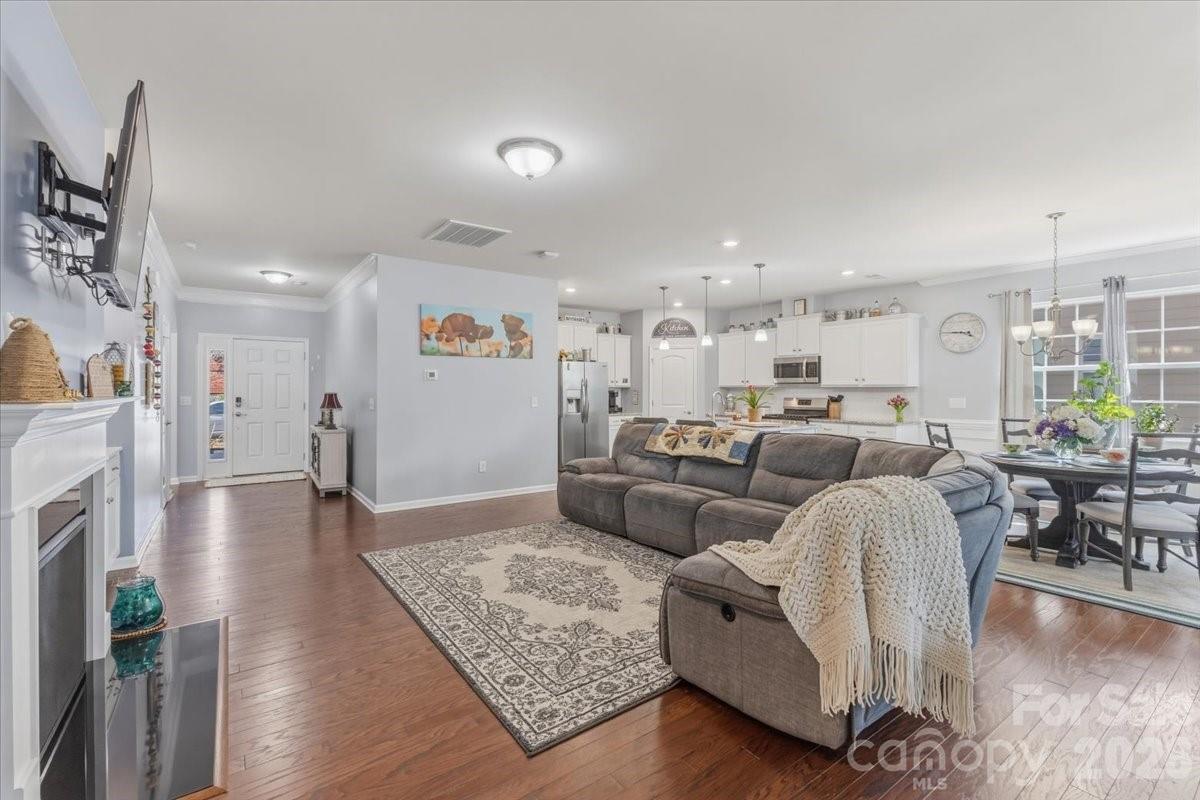 140 Picasso Trail Property Photo 8
