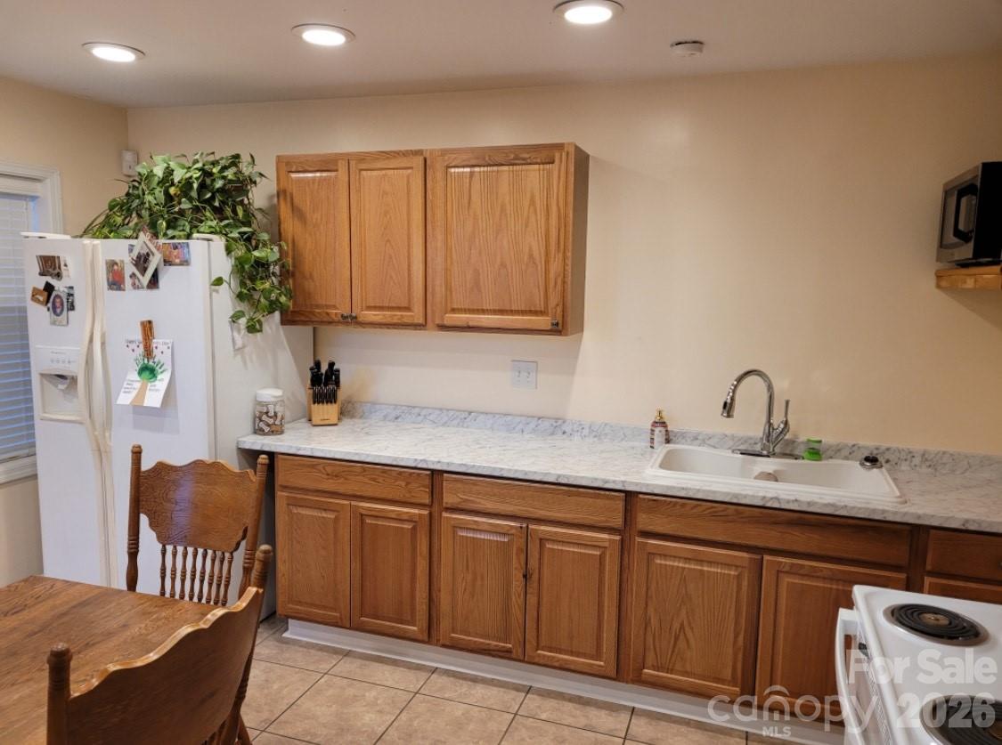 6051 Pointe West Lane Property Photo 5