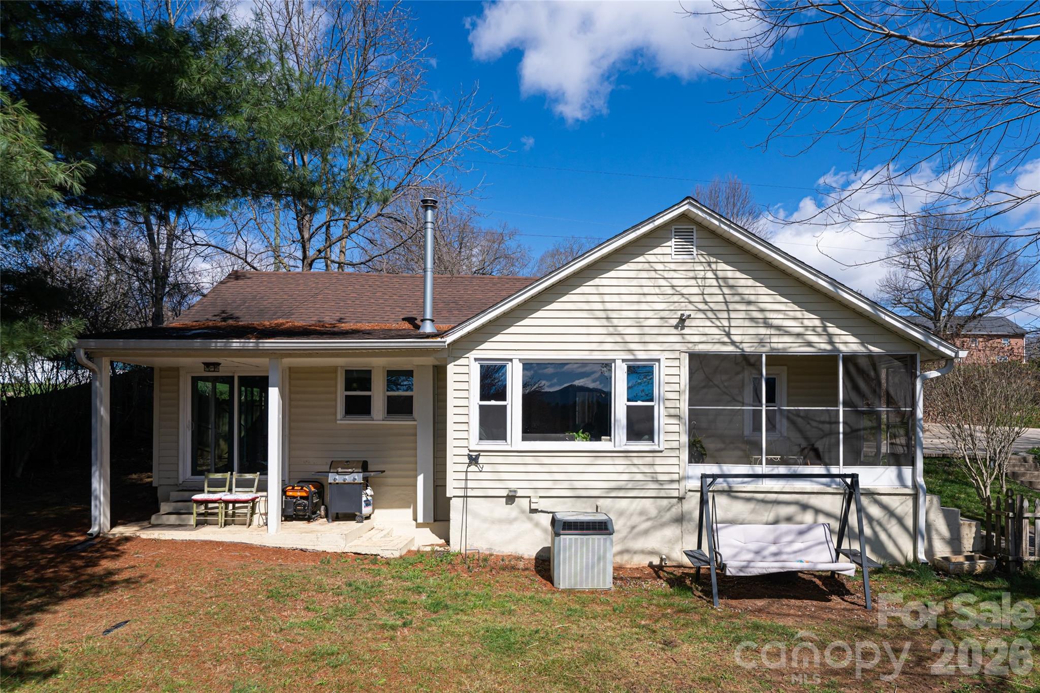 203 Pine Street Property Photo 2
