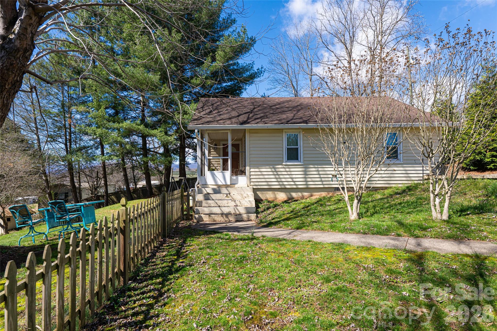 203 Pine Street Property Photo 4
