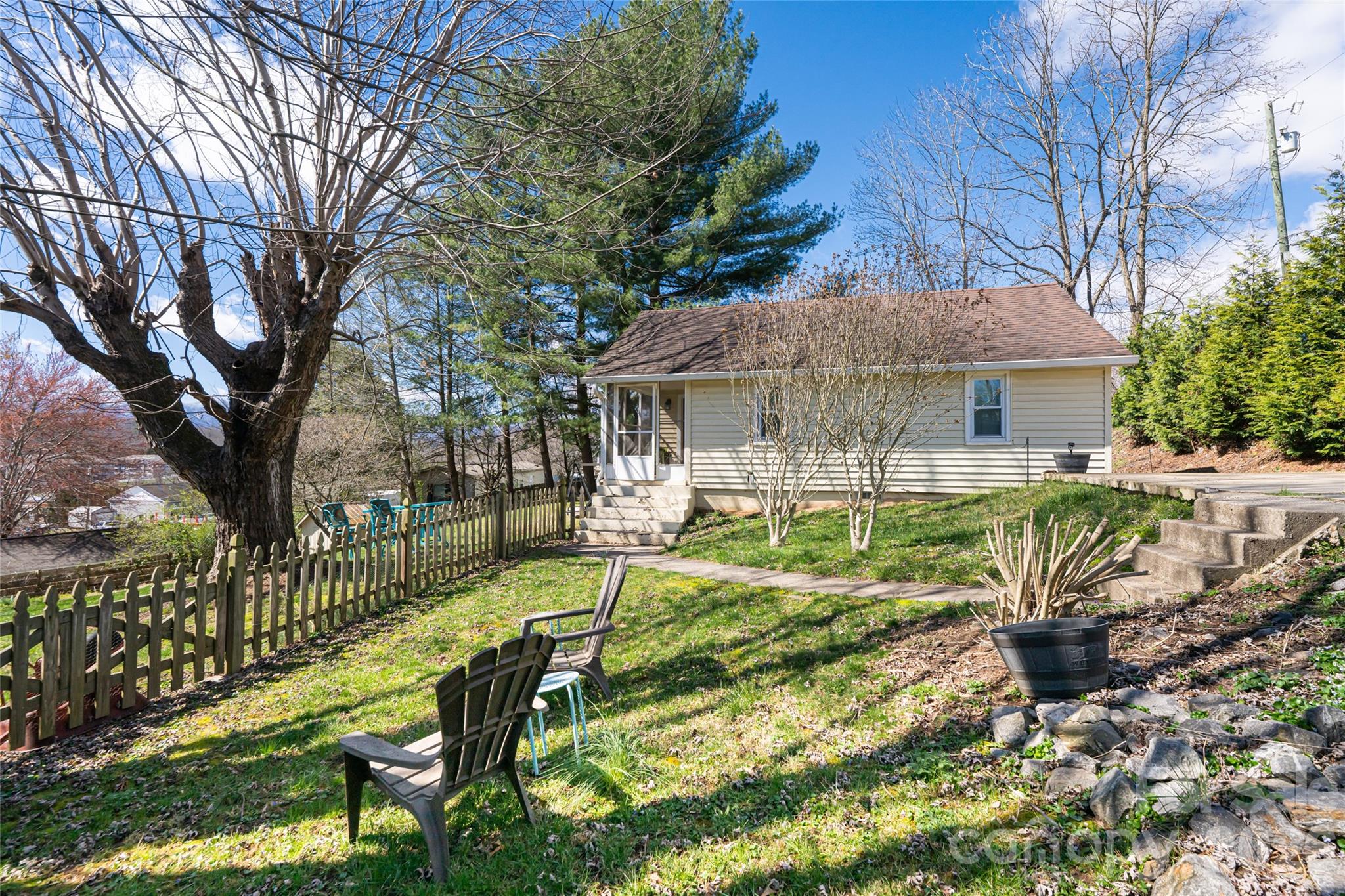 203 Pine Street Property Photo 27