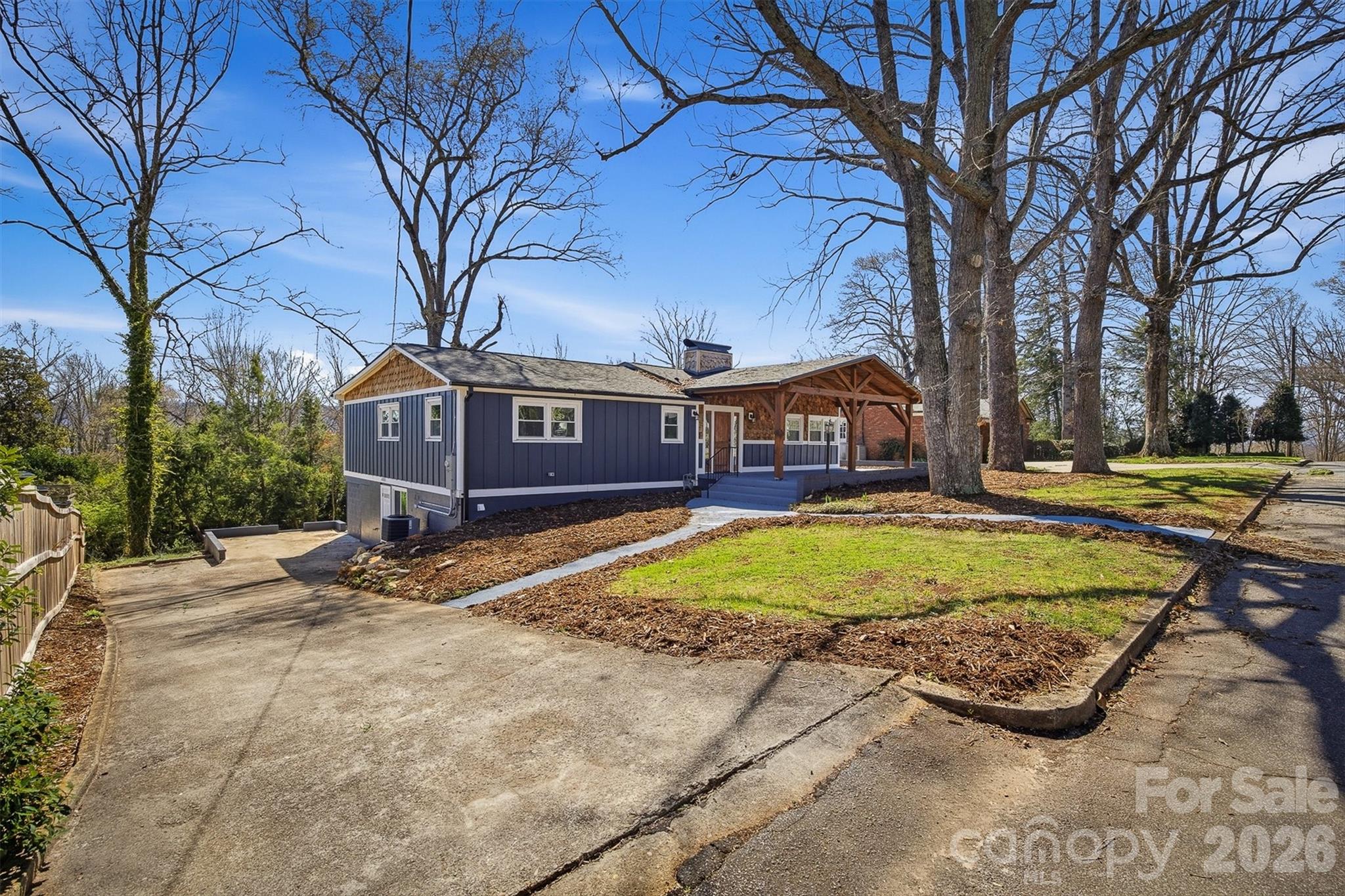 223 W Park Drive Property Photo 7