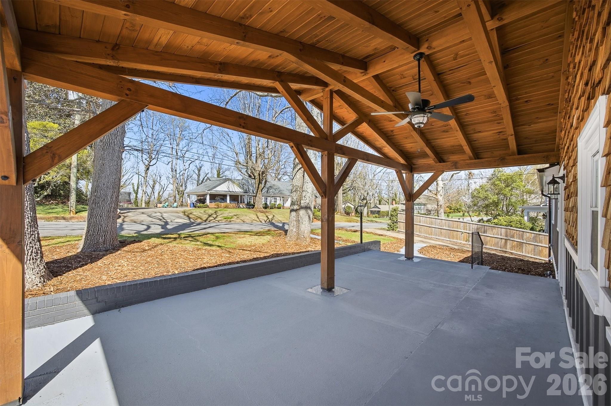 223 W Park Drive Property Photo 9