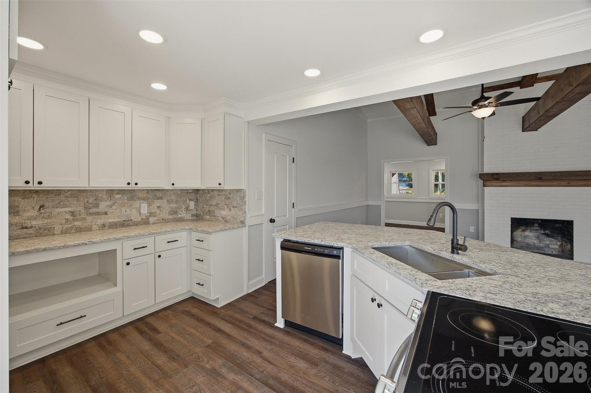 223 W Park Drive Property Photo 18