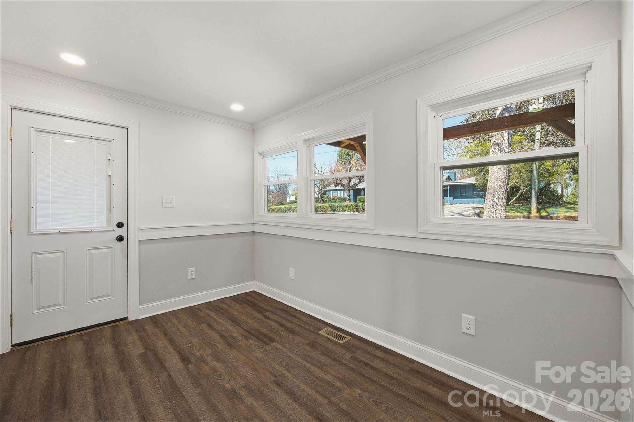 223 W Park Drive Property Photo 19