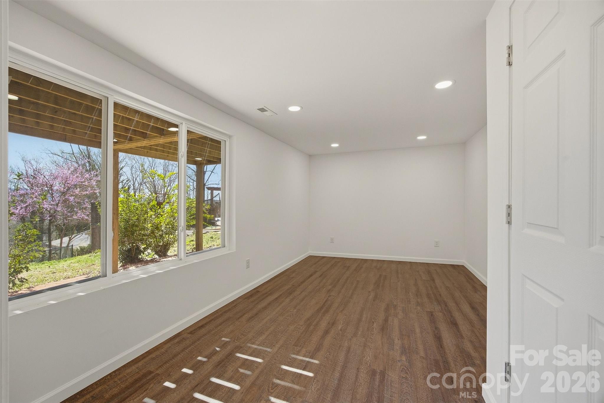 223 W Park Drive Property Photo 33