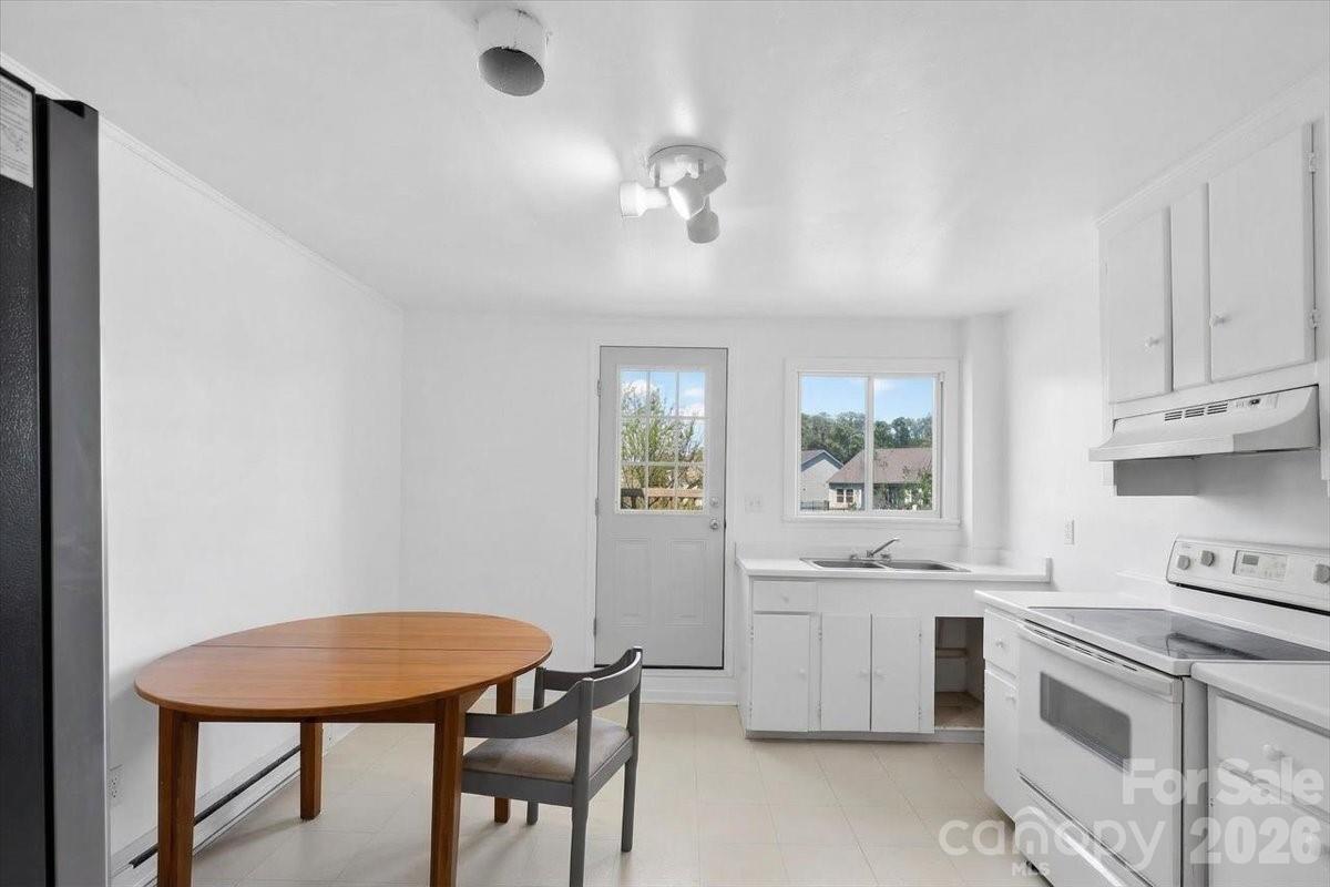 209 Edgewood Drive Property Photo 11
