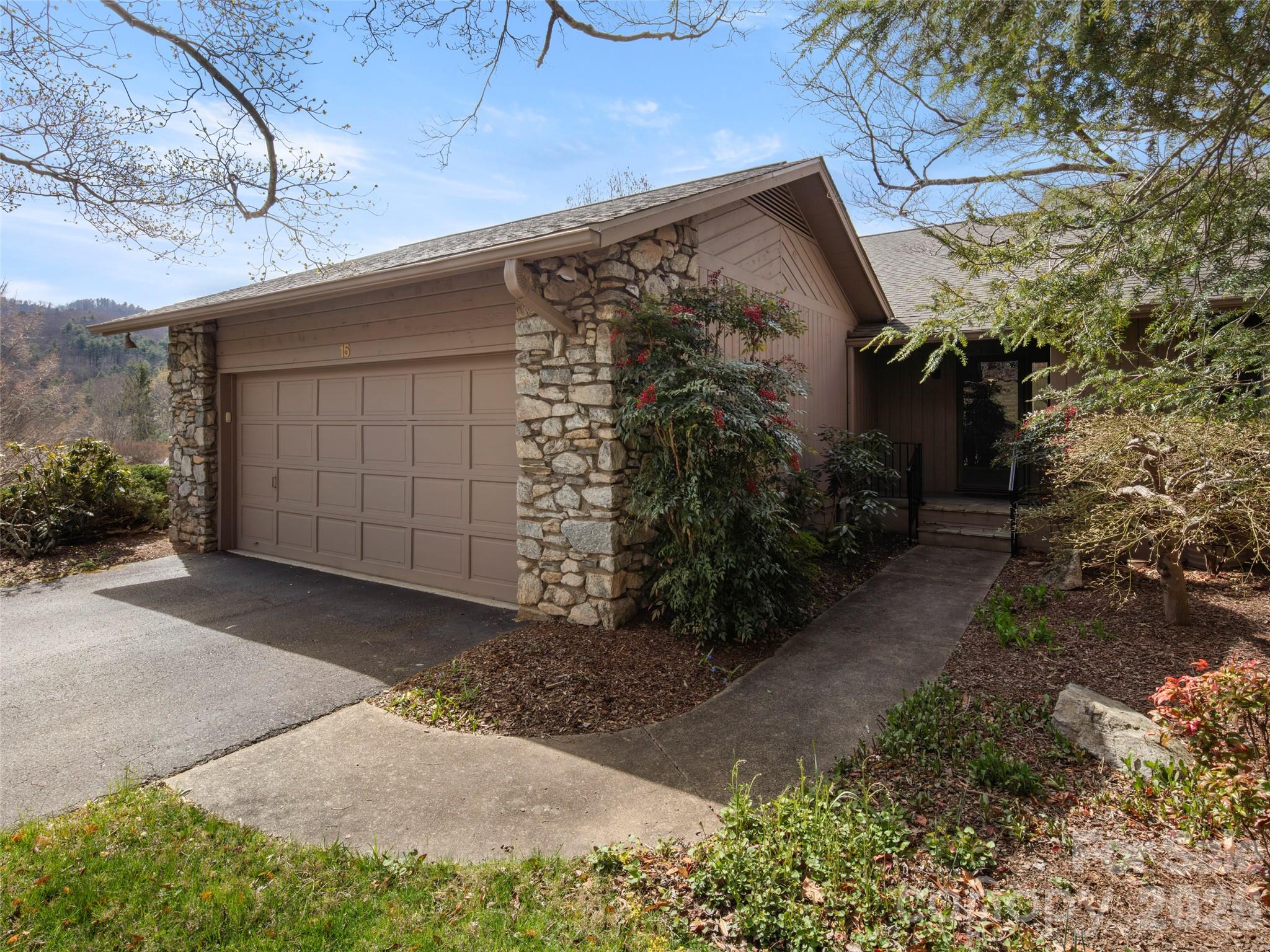 15 Ridge Terrace Property Photo 2