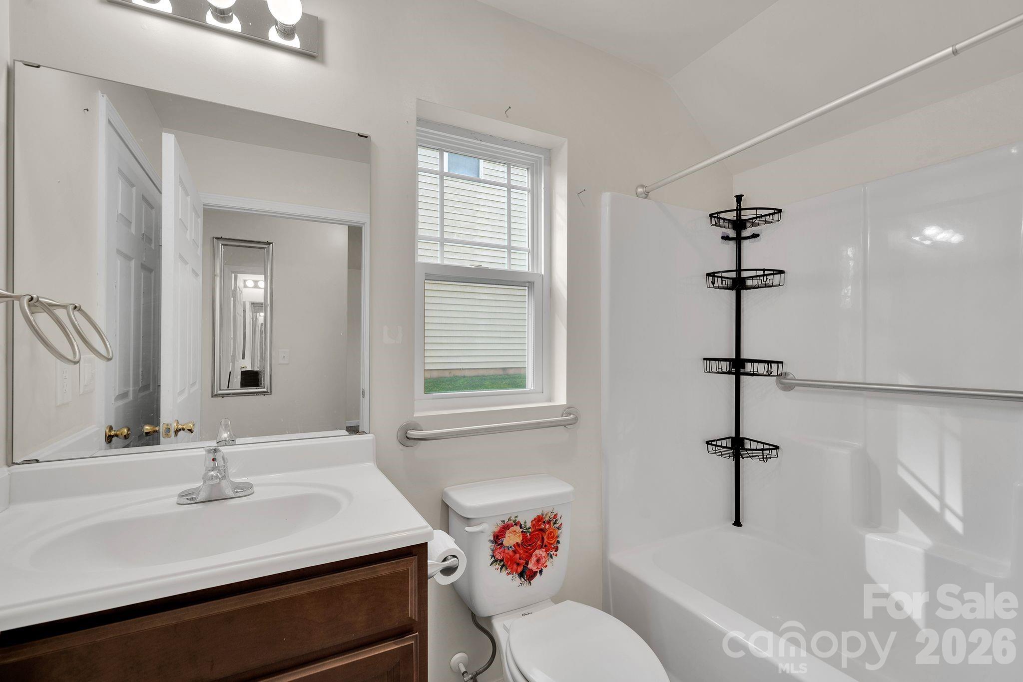 372 E Mills Avenue Property Photo 8