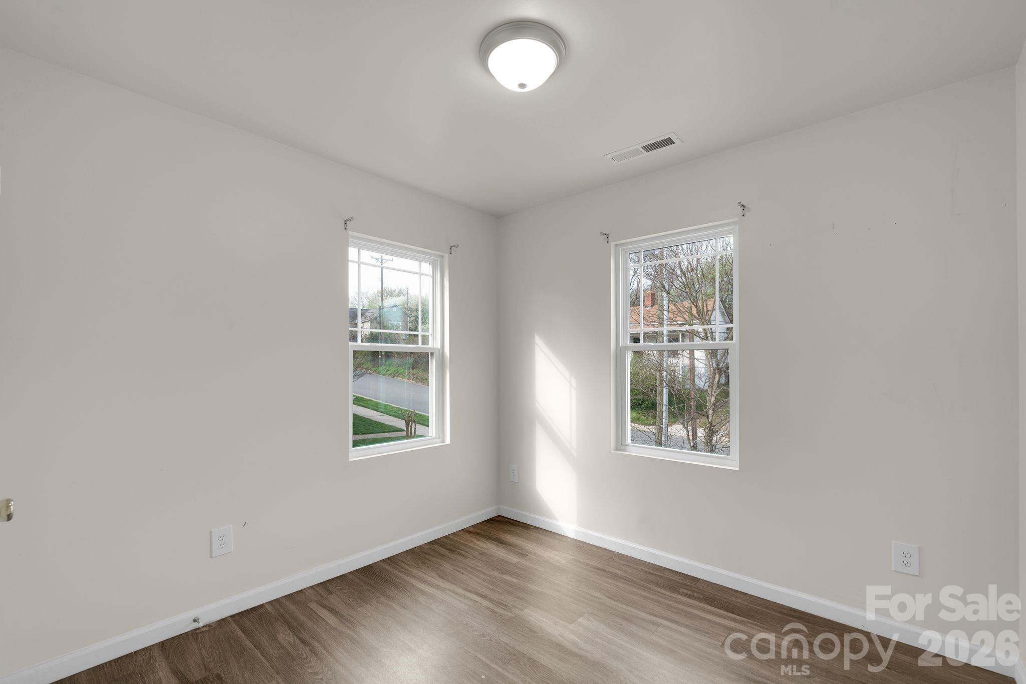 372 E Mills Avenue Property Photo 10