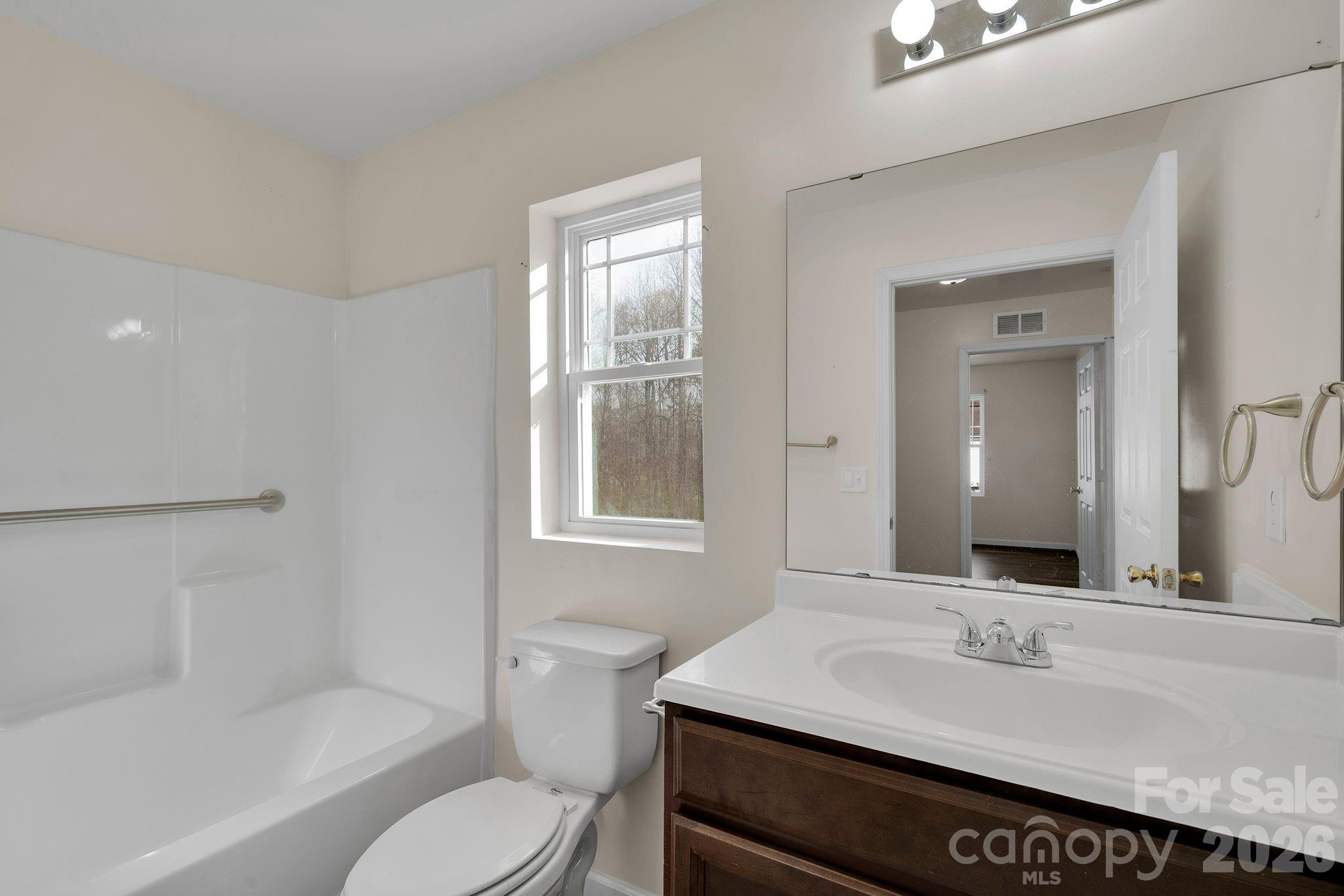 372 E Mills Avenue Property Photo 17