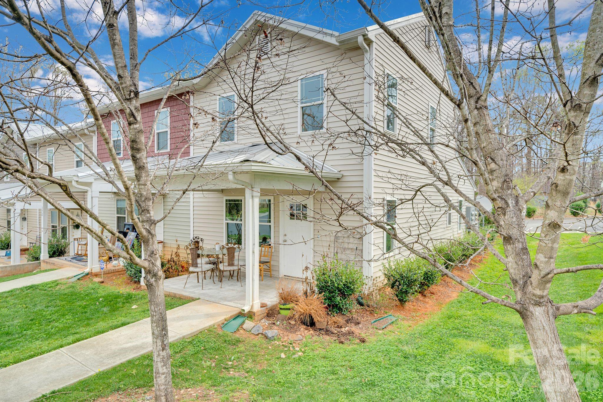 372 E Mills Avenue Property Photo 25