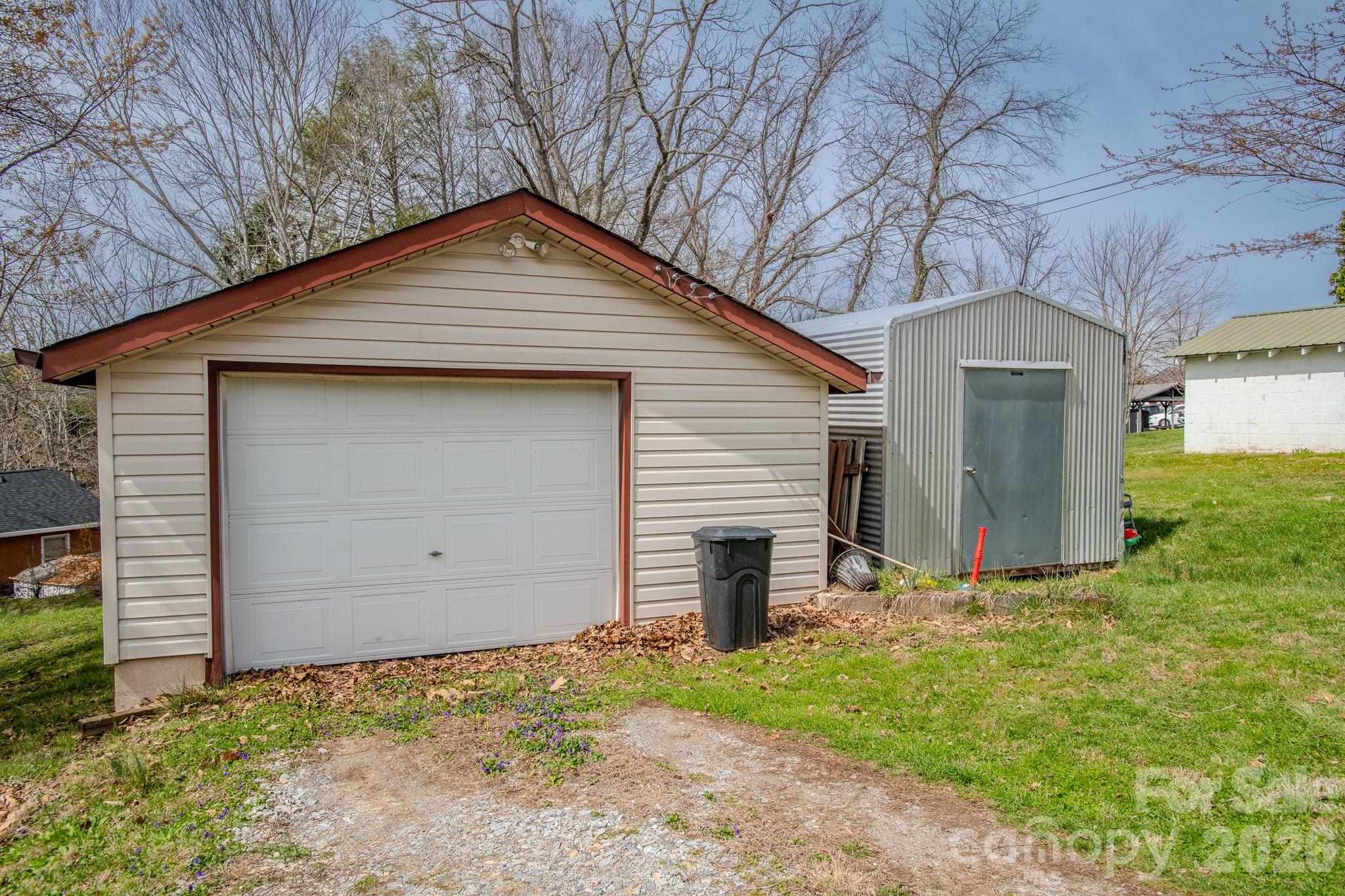 400 Summit Avenue Property Photo 16