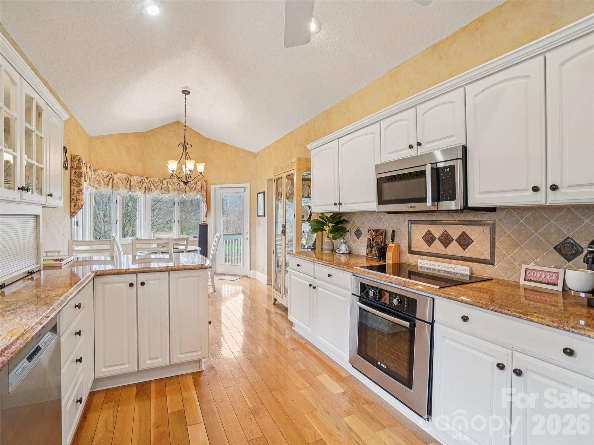 38 Highland Pointe Drive Property Photo 14