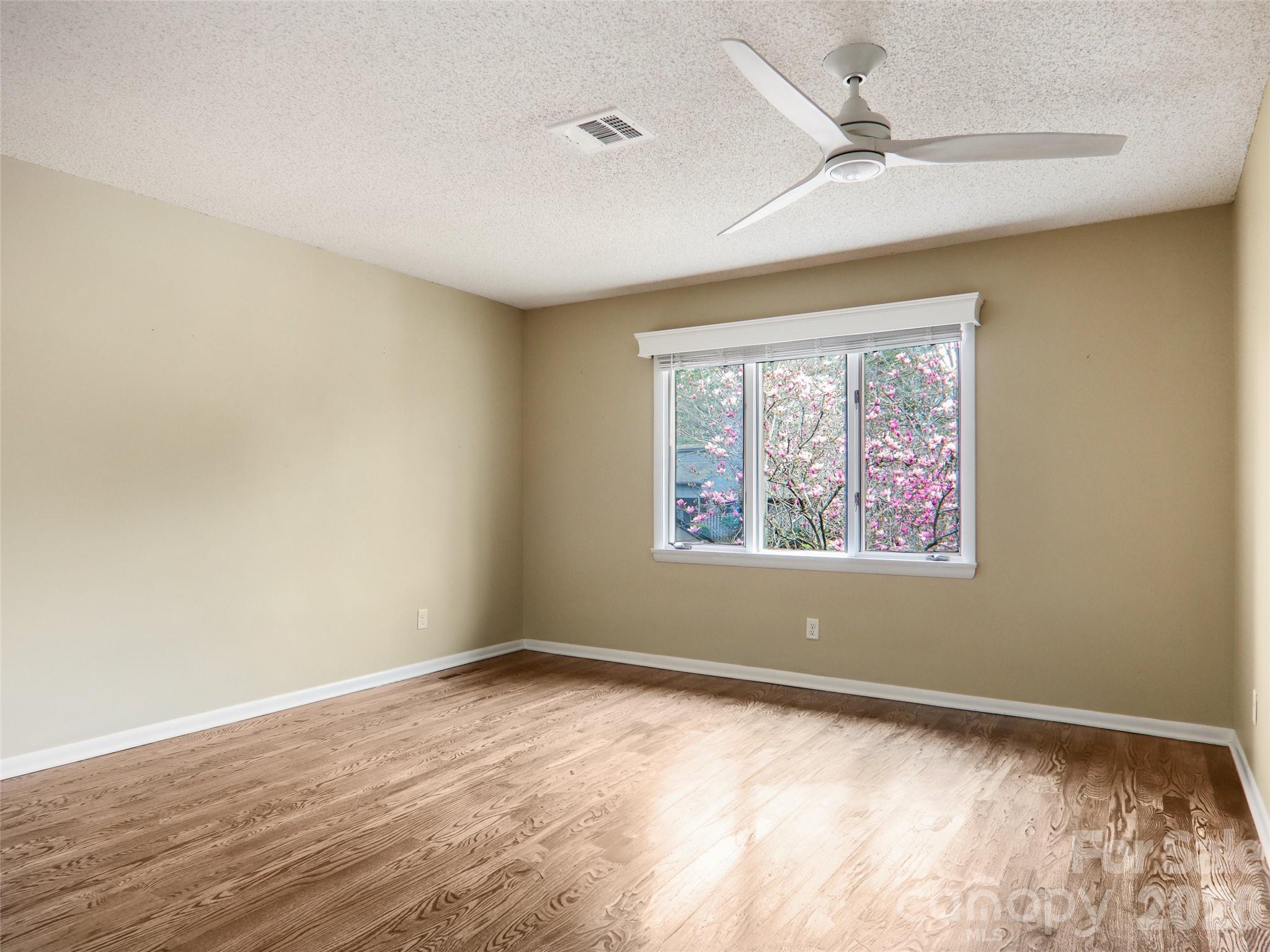 457 Crowfields Drive 6 Property Photo 28