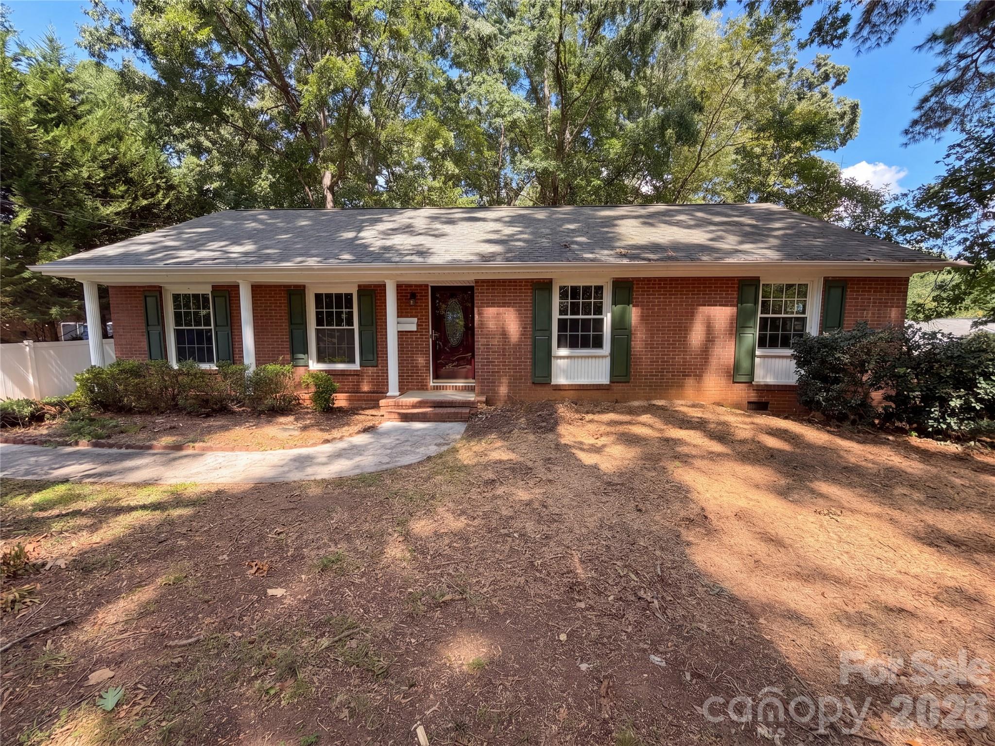 1512 Buckingham Avenue Property Photo 1