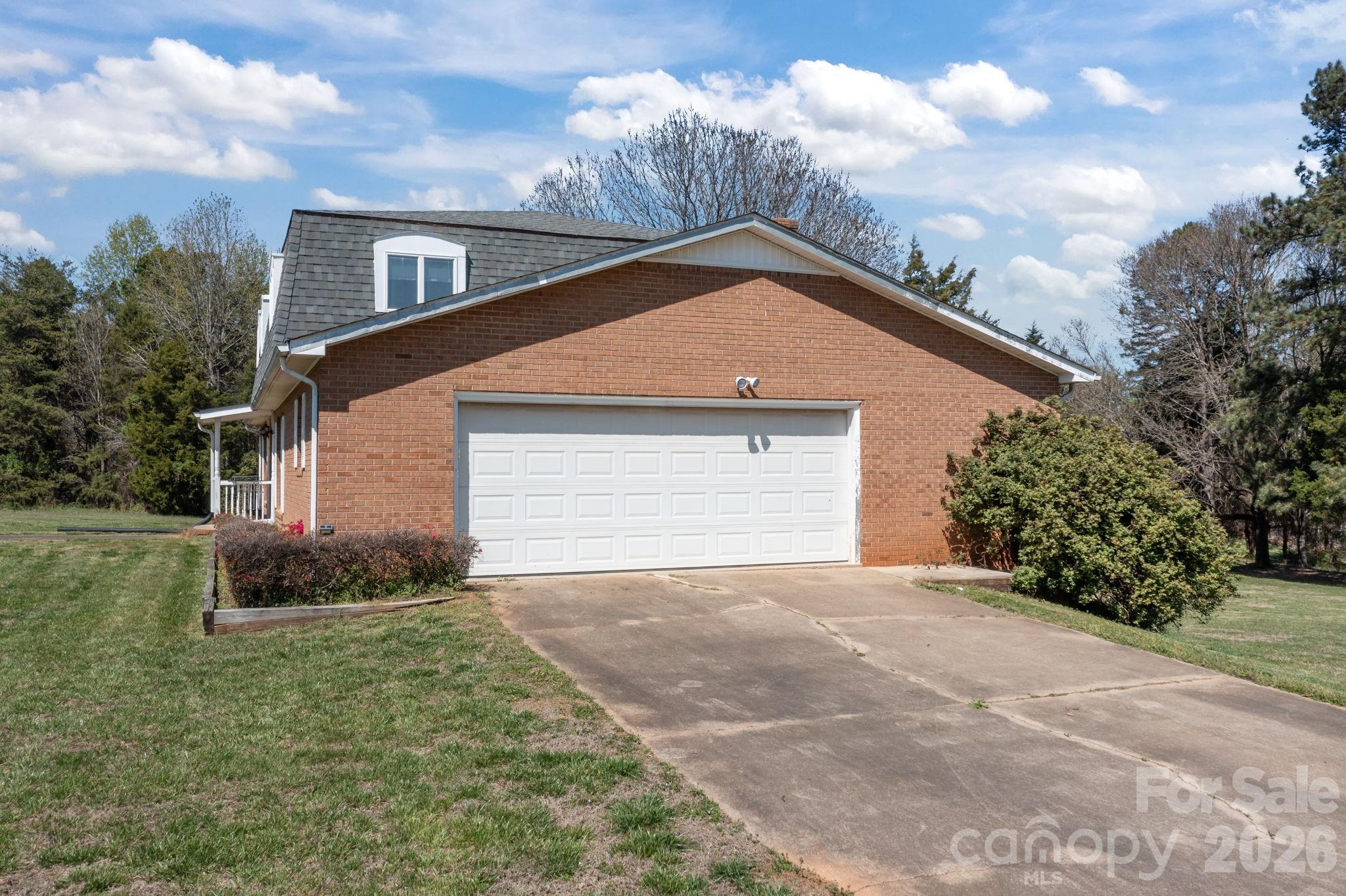 1463 Charlotte Highway Property Photo 10