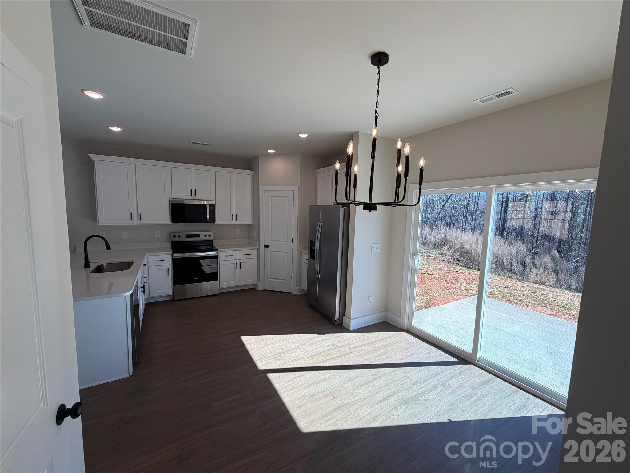 916 Blake Road Property Photo 8