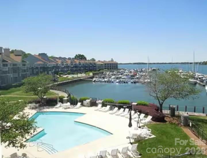 18857 Vineyard Point Lane Property Photo 28