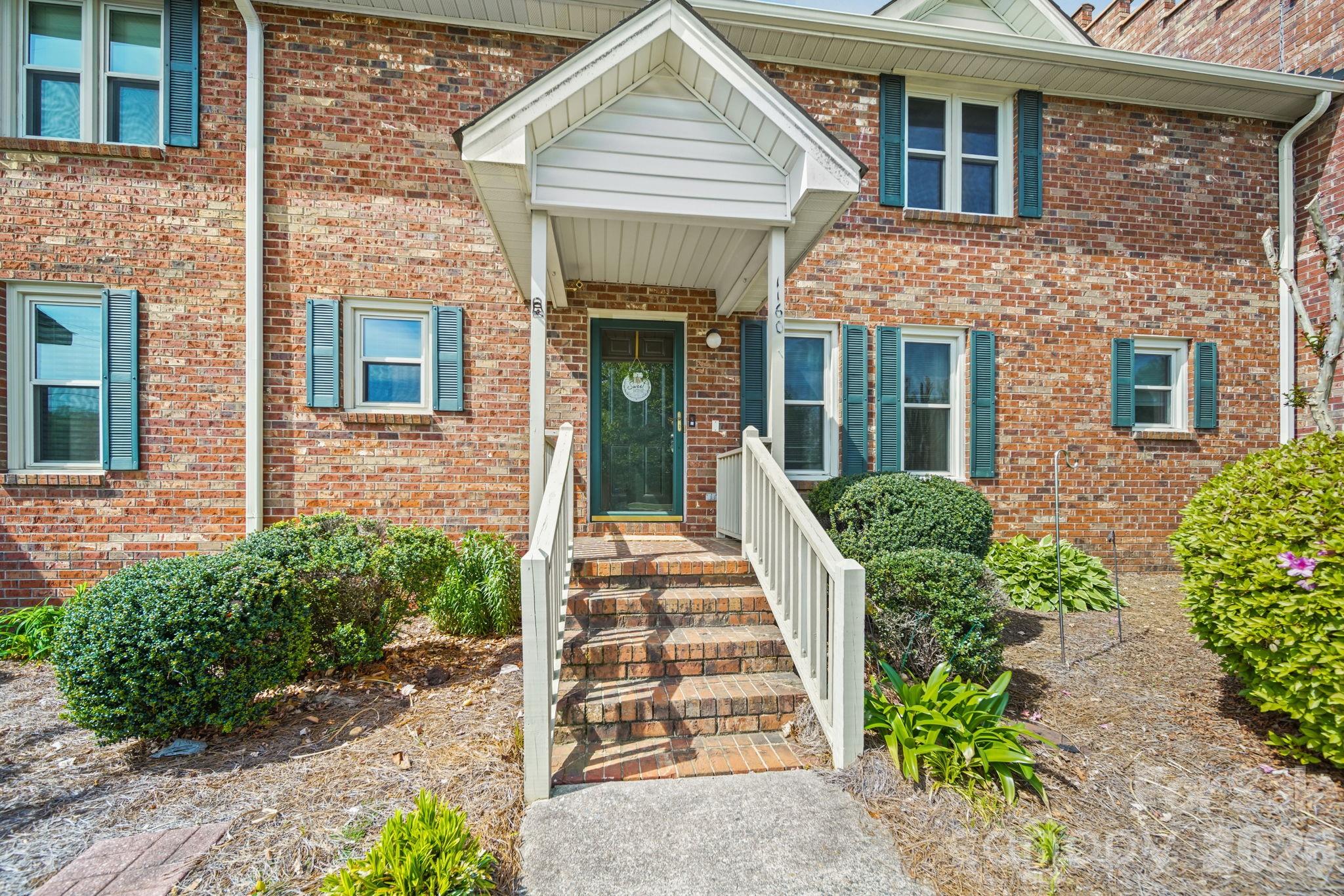 1160 Se Crestmont Drive Property Photo 3