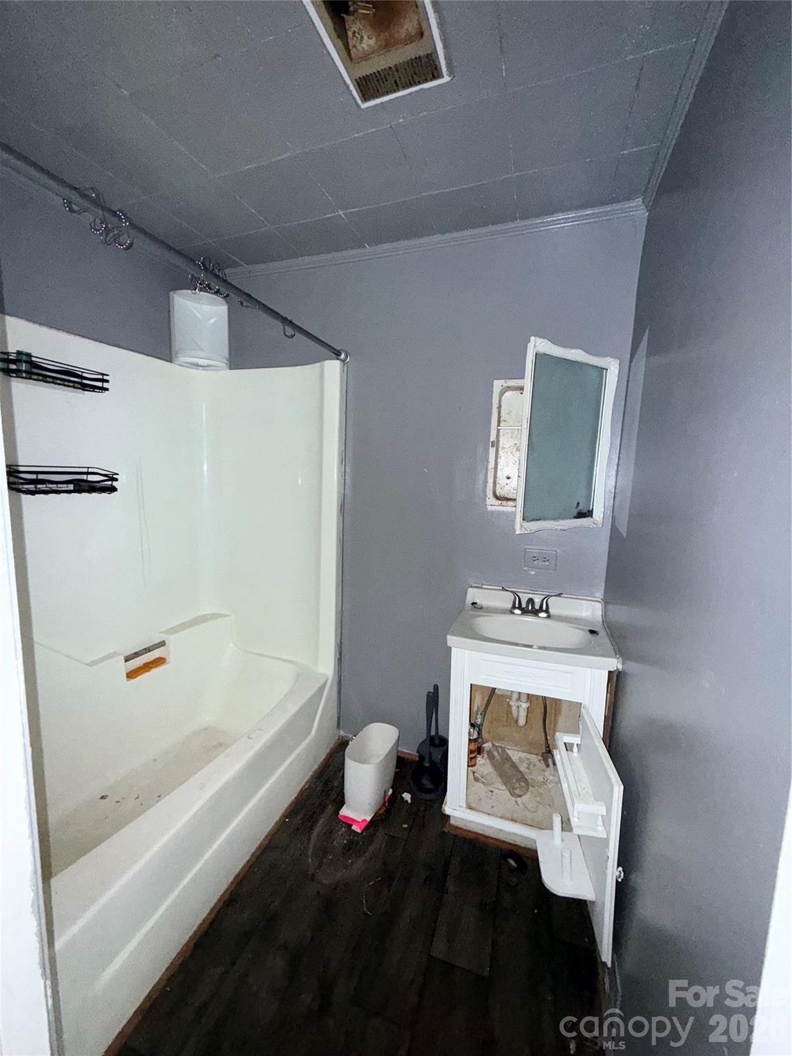 1015 Clark Street Property Photo 4
