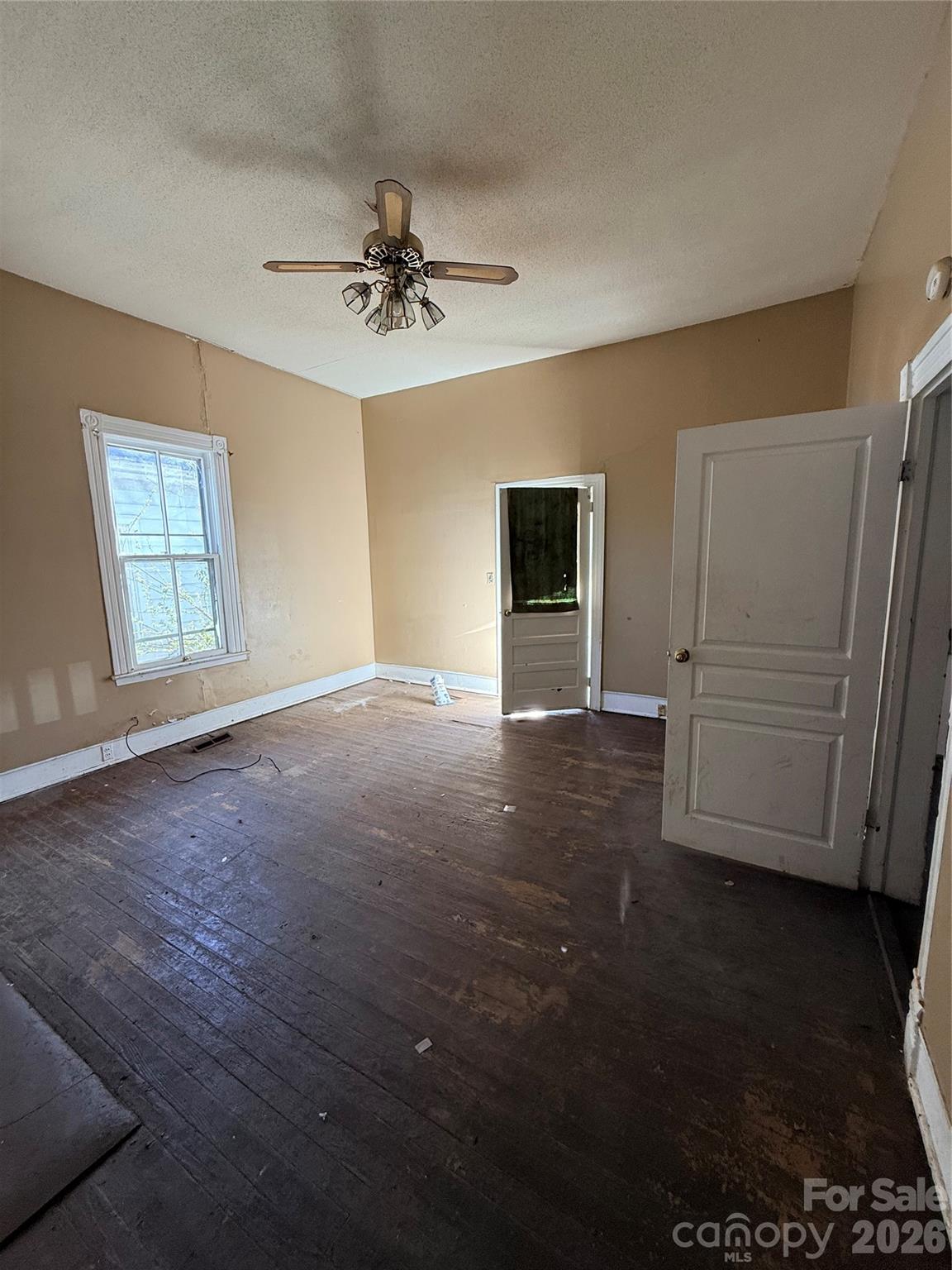 1015 Clark Street Property Photo 7