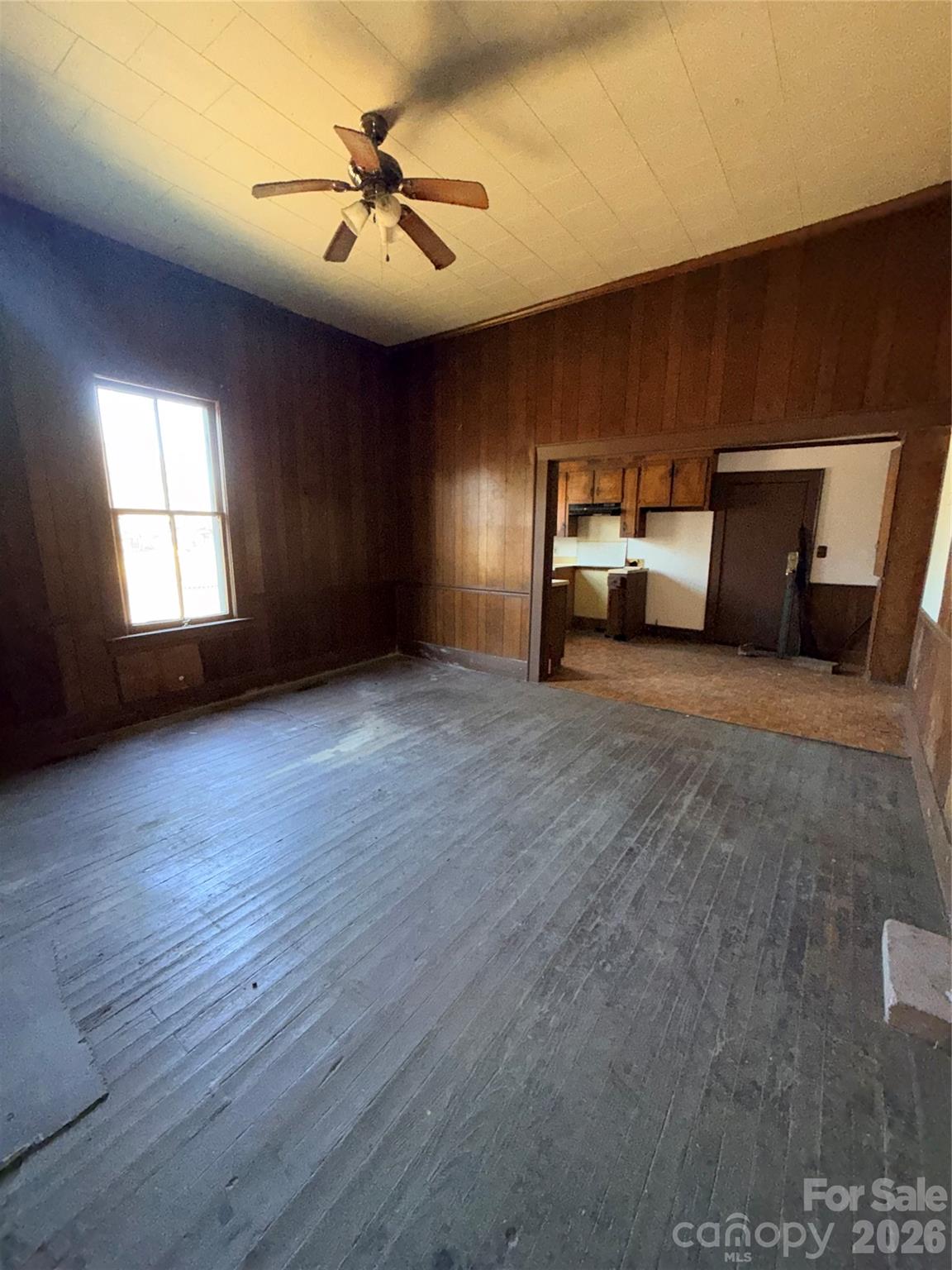 1015 Clark Street Property Photo 8