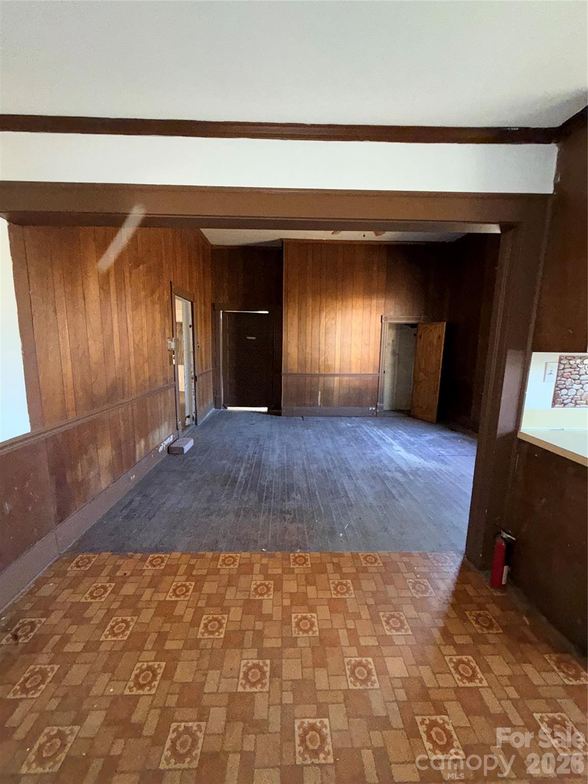 1015 Clark Street Property Photo 10