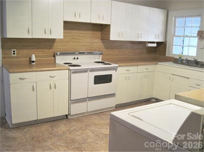 3211 Old Charlotte Highway Property Photo 8