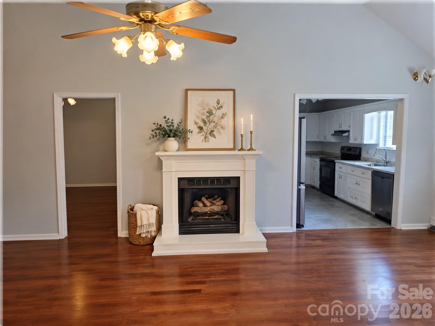 2393 Oxford Circle Property Photo 6